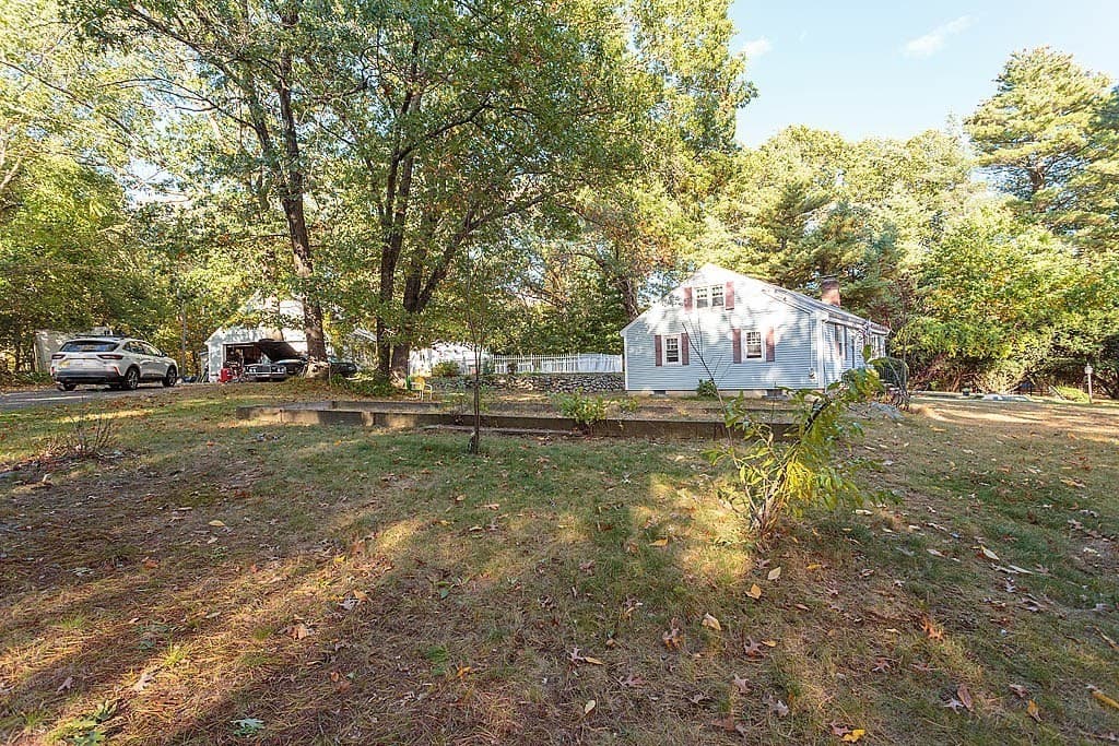 Residential at 375 Old Russell Street, Woburn MA 01801, Woburn, photo 3 of 8