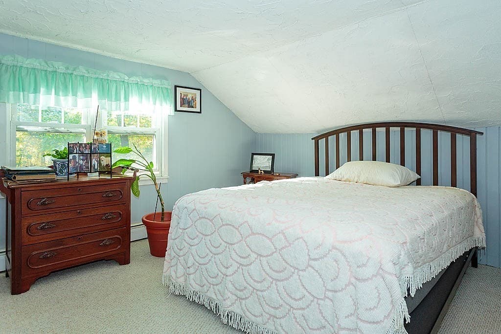 Single Family Residence at 375 Old Russell Street, Woburn MA 01801, Woburn, photo 7 of 15