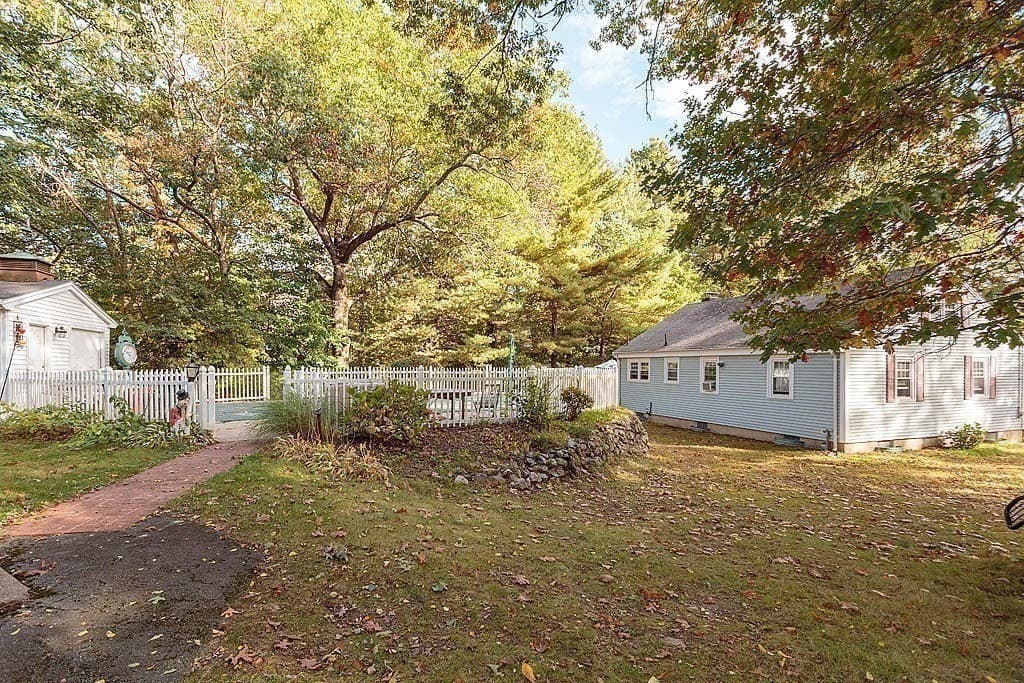 Single Family Residence at 375 Old Russell Street, Woburn MA 01801, Woburn, photo 11 of 15