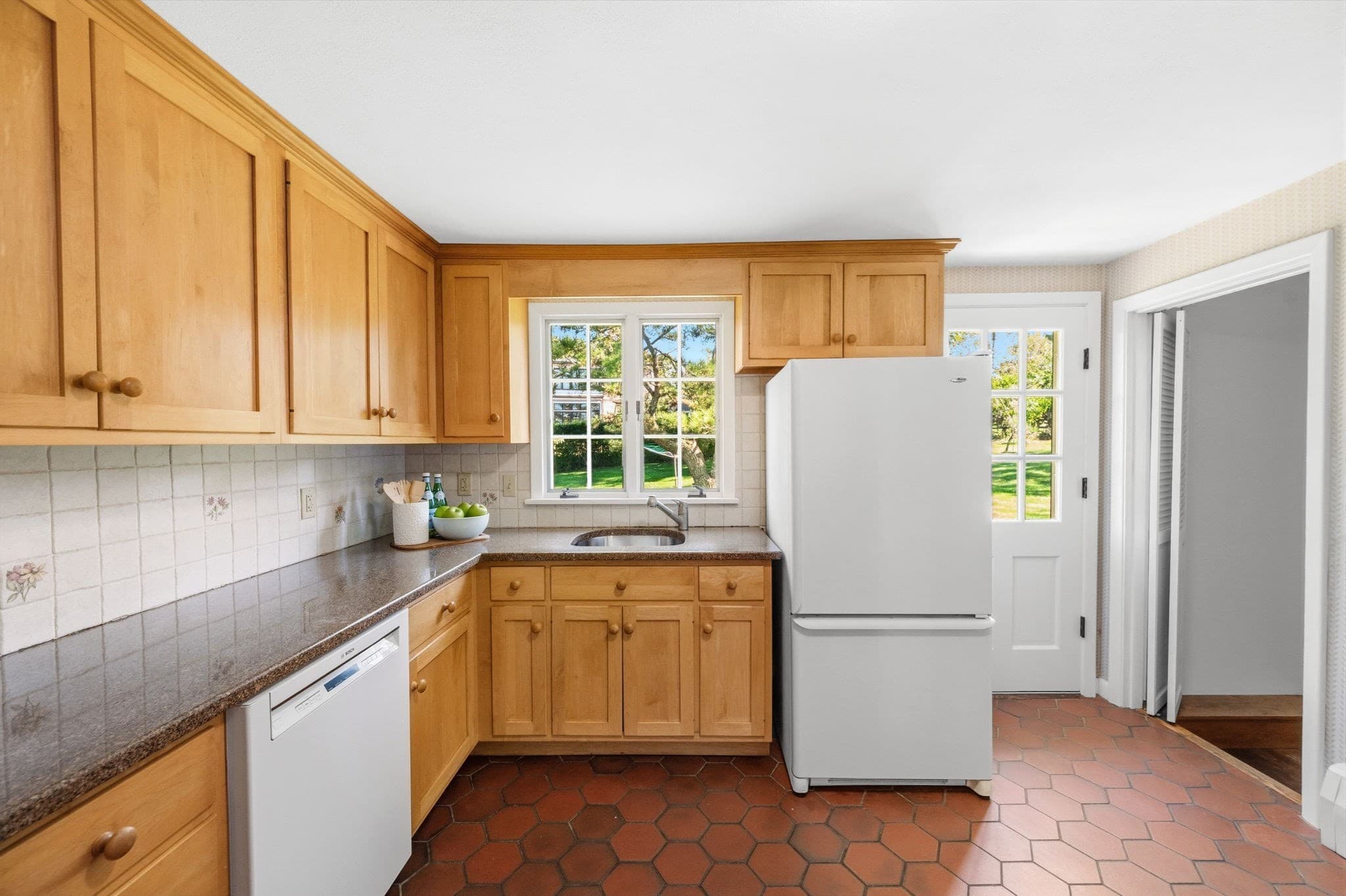 Single Family Residence at 81 Old Pasture Rd, Cohasset MA 02025, Cohasset, photo 9 of 37