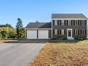 23 Old Center St, Carver MA 02330