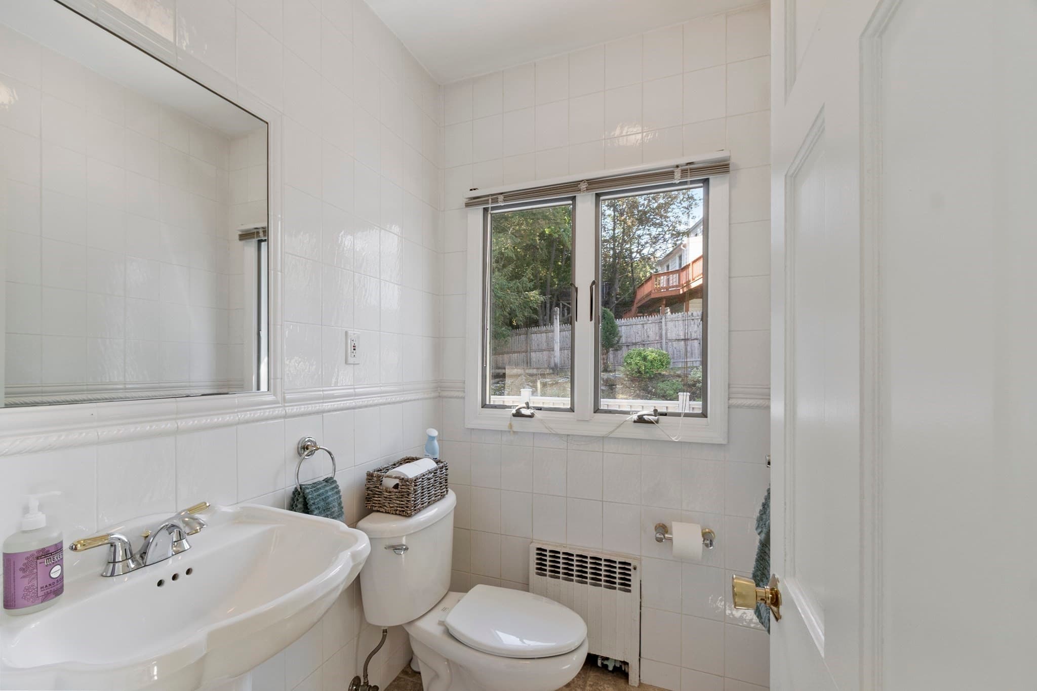 Single Family Residence at 19 Chamberlain Pkwy, Worcester MA 01602, Worcester, photo 23 of 40