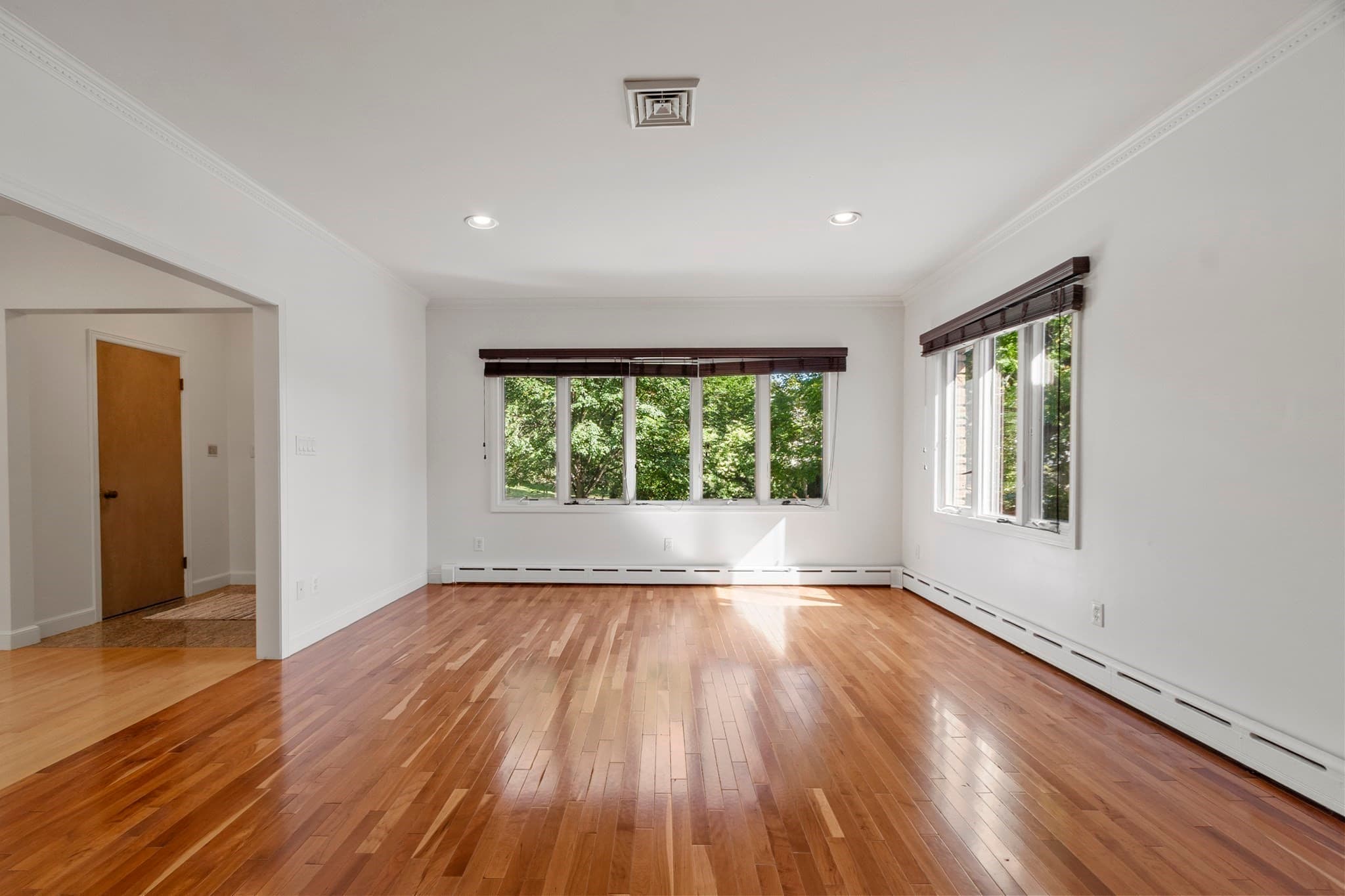Single Family Residence at 19 Chamberlain Pkwy, Worcester MA 01602, Worcester, photo 10 of 40