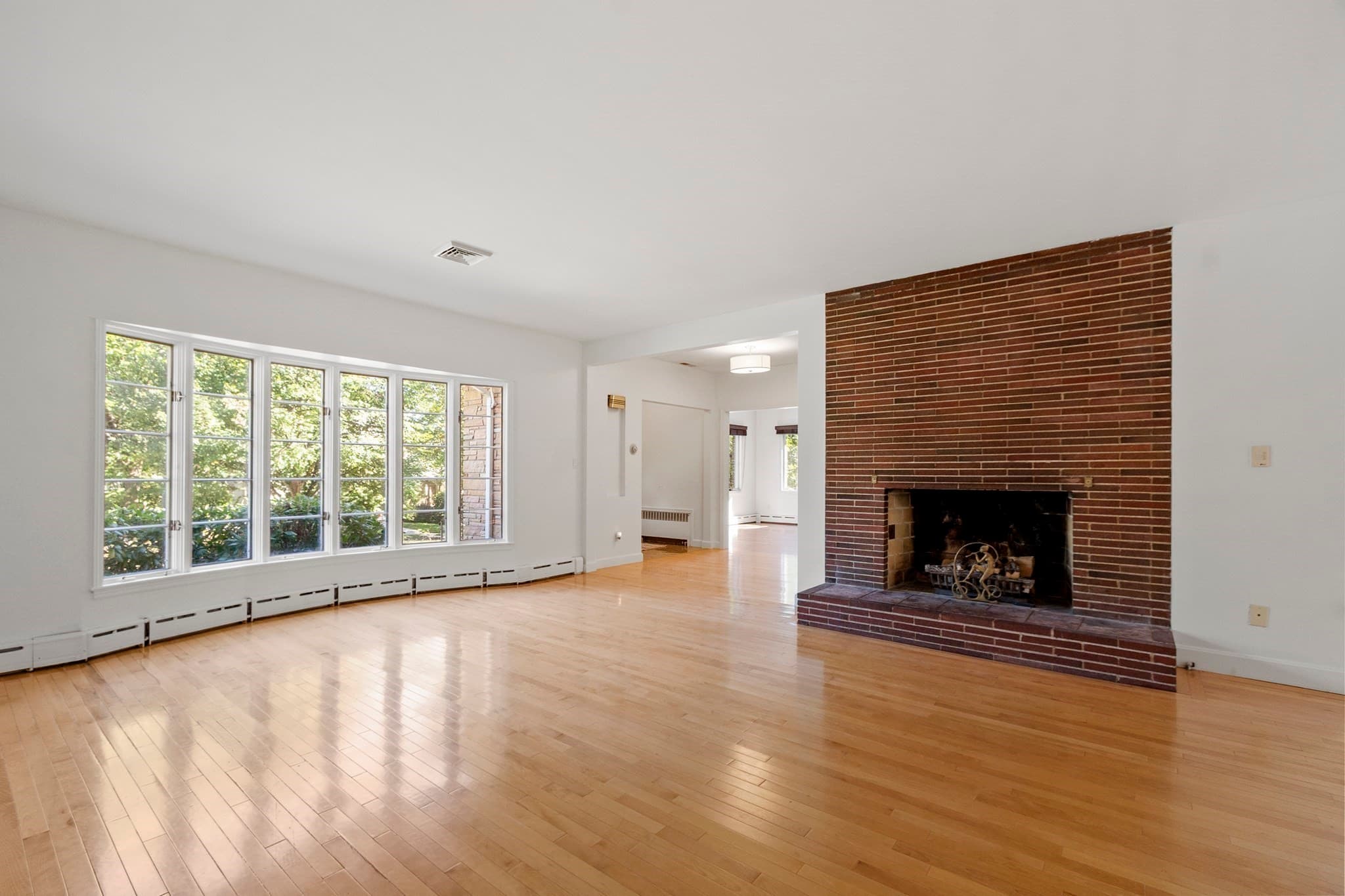 Single Family Residence at 19 Chamberlain Pkwy, Worcester MA 01602, Worcester, photo 14 of 40