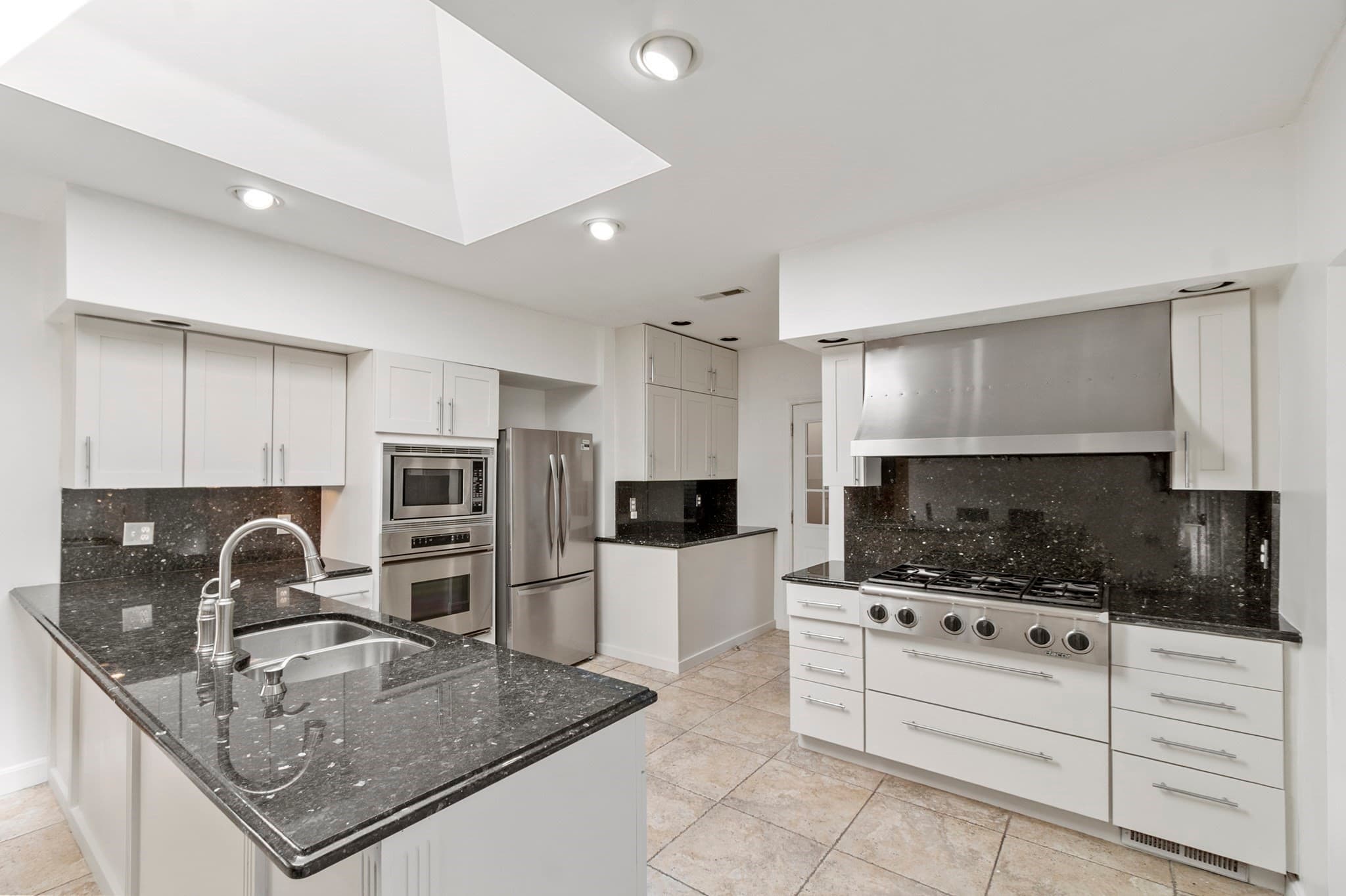 Single Family Residence at 19 Chamberlain Pkwy, Worcester MA 01602, Worcester, photo 19 of 40