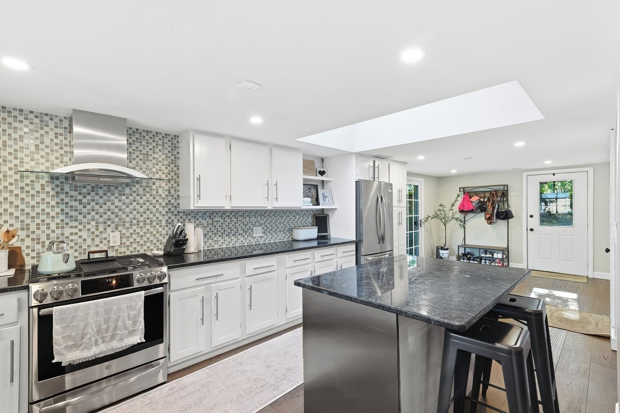 Single Family Residence at 52 Cranch St, Weymouth MA 02189, Weymouth, photo 8 of 42