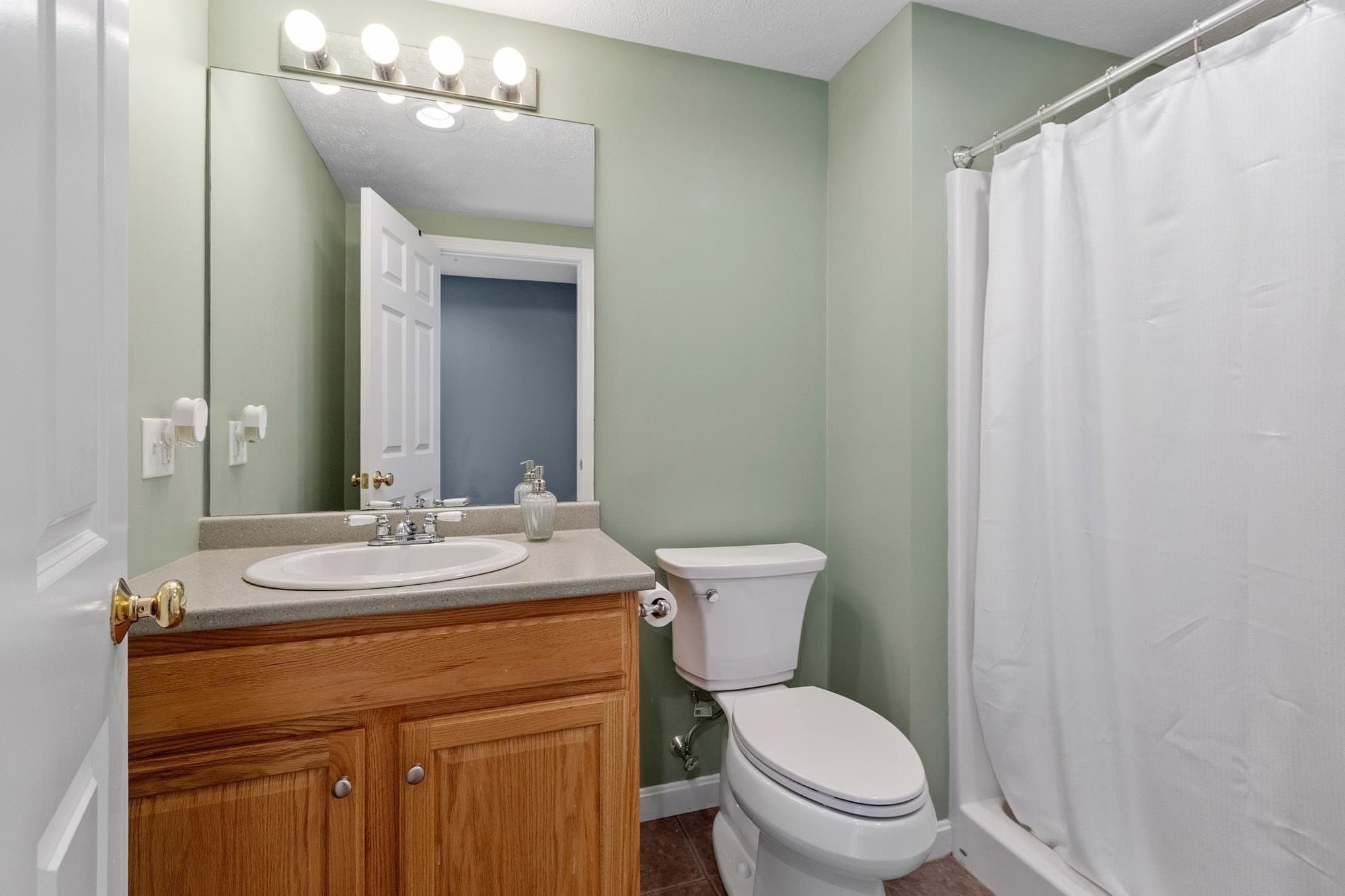 Condominium at 41 Oak Leaf Rd # 41, Fitchburg MA 01420, Fitchburg, photo 33 of 40