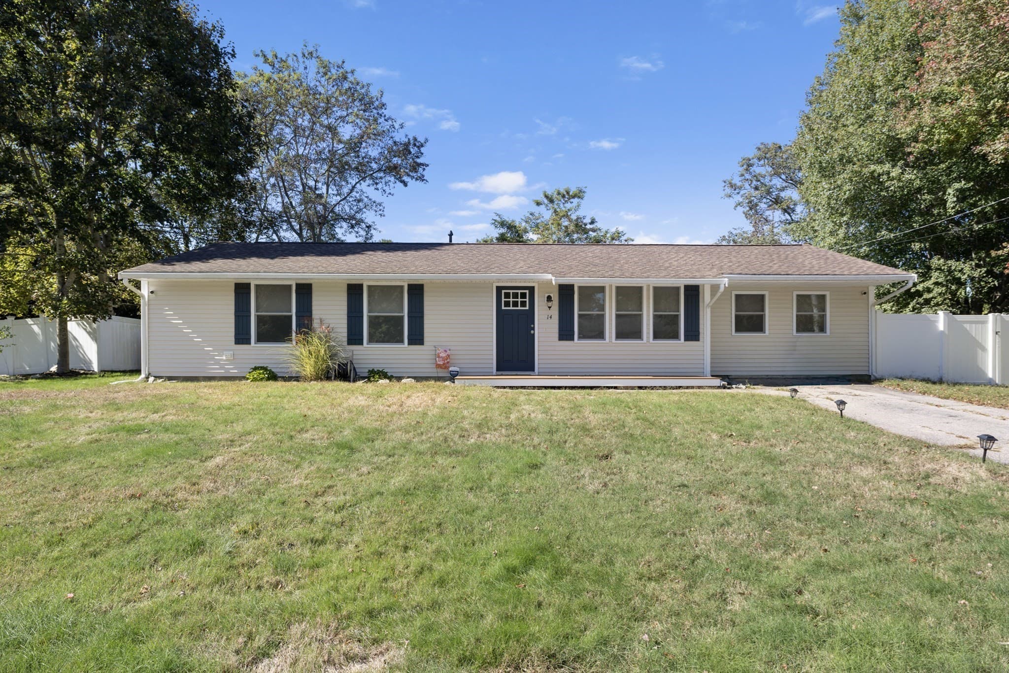 Single Family Residence at 14 Dennis Ln, Wareham MA 02571, Wareham, photo 2 of 35
