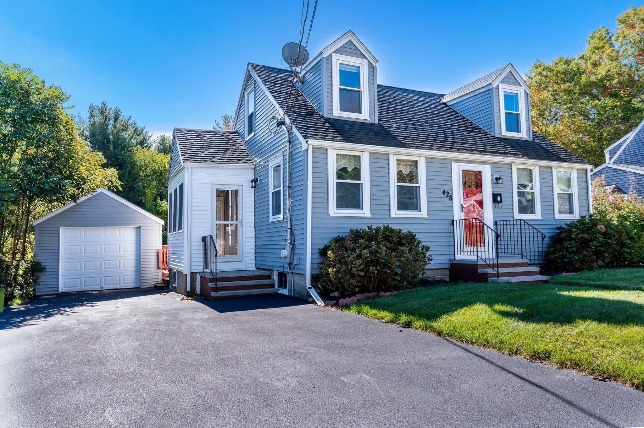 Single Family Residence at 428 W Union St, East Bridgewater MA 02333, East Bridgewater, photo 2 of 32