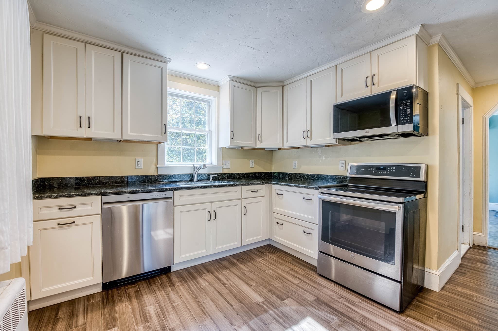 Single Family Residence at 428 W Union St, East Bridgewater MA 02333, East Bridgewater, photo 3 of 32