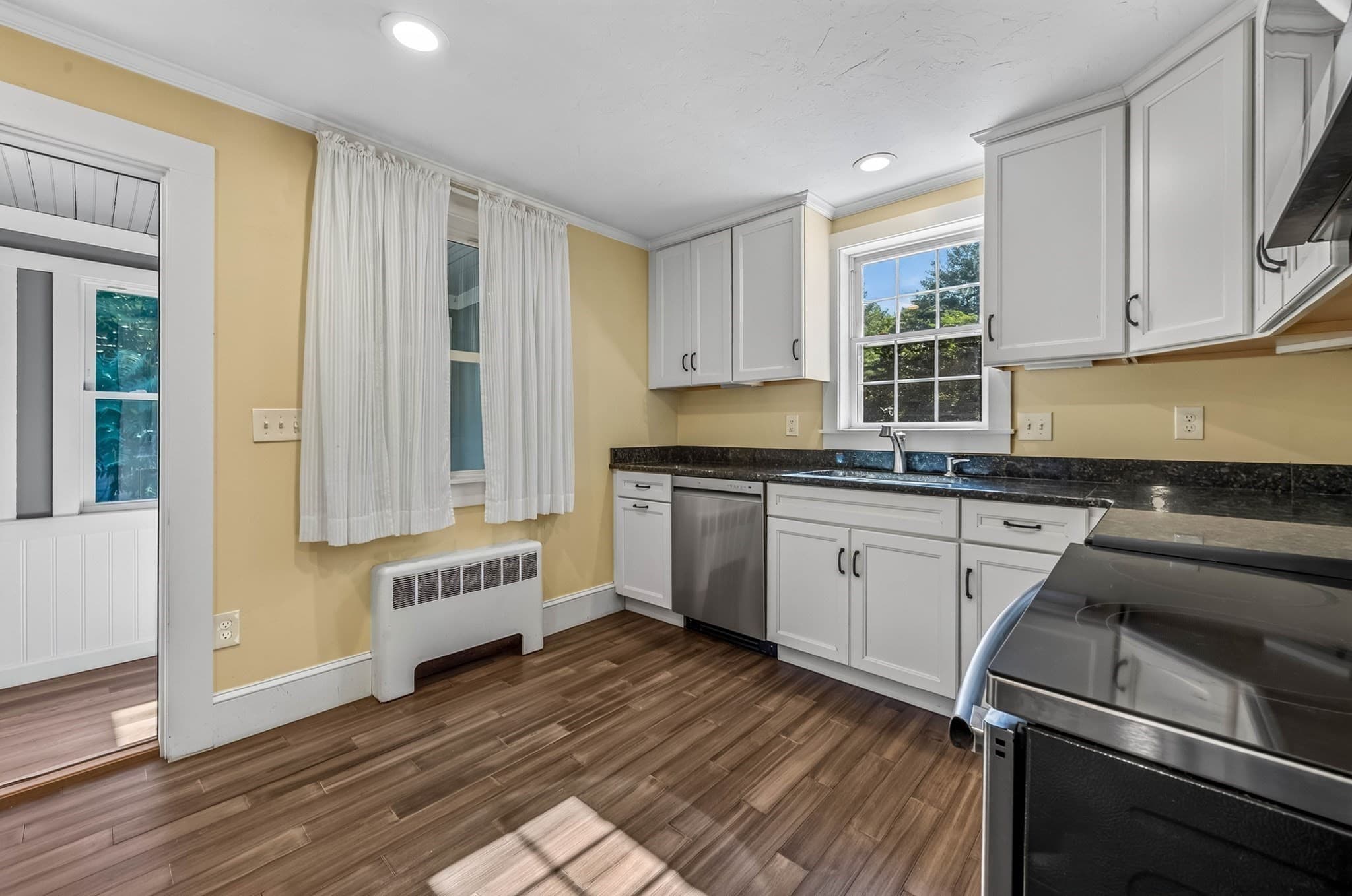 Single Family Residence at 428 W Union St, East Bridgewater MA 02333, East Bridgewater, photo 5 of 32