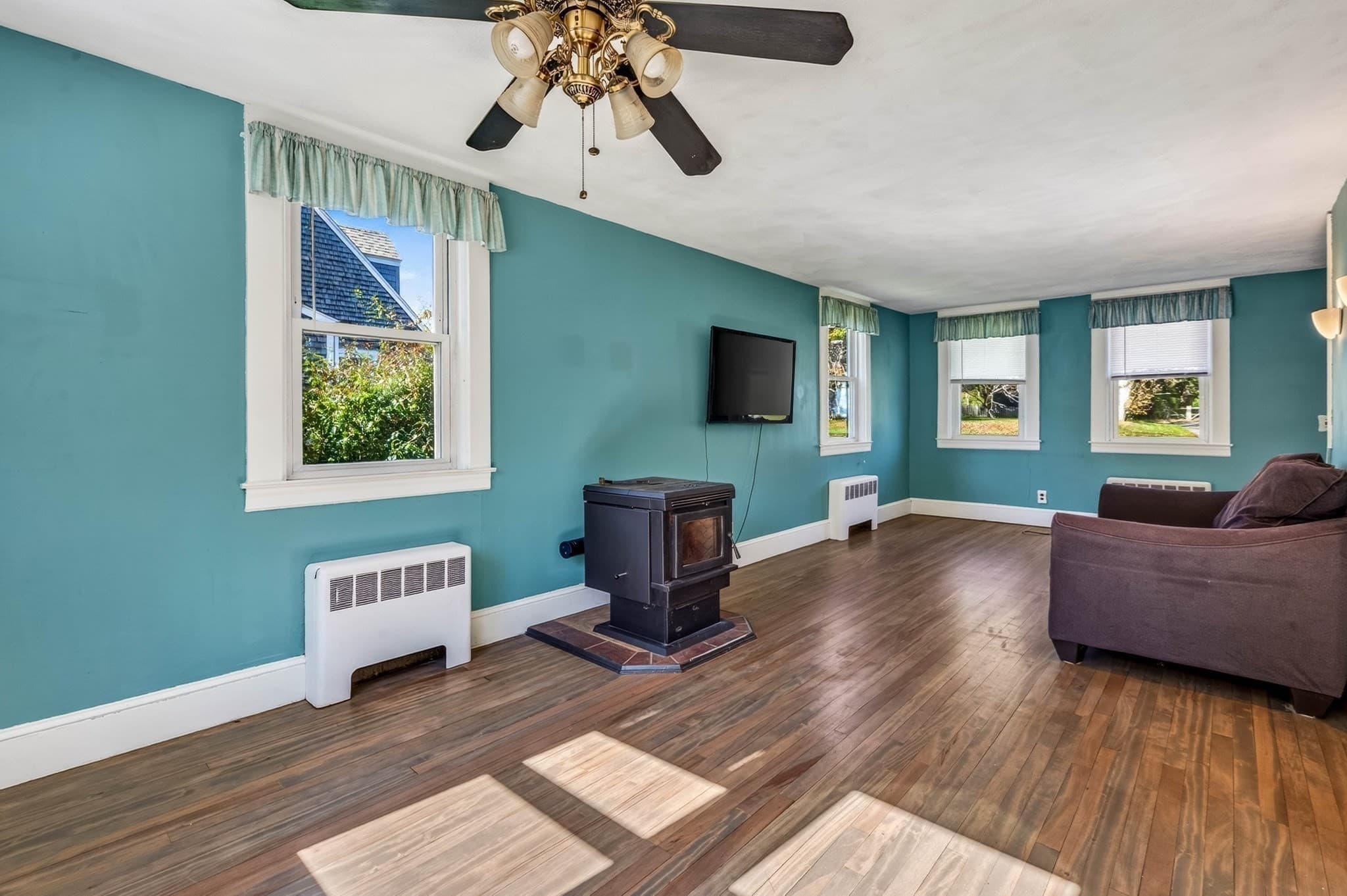 Single Family Residence at 428 W Union St, East Bridgewater MA 02333, East Bridgewater, photo 10 of 32