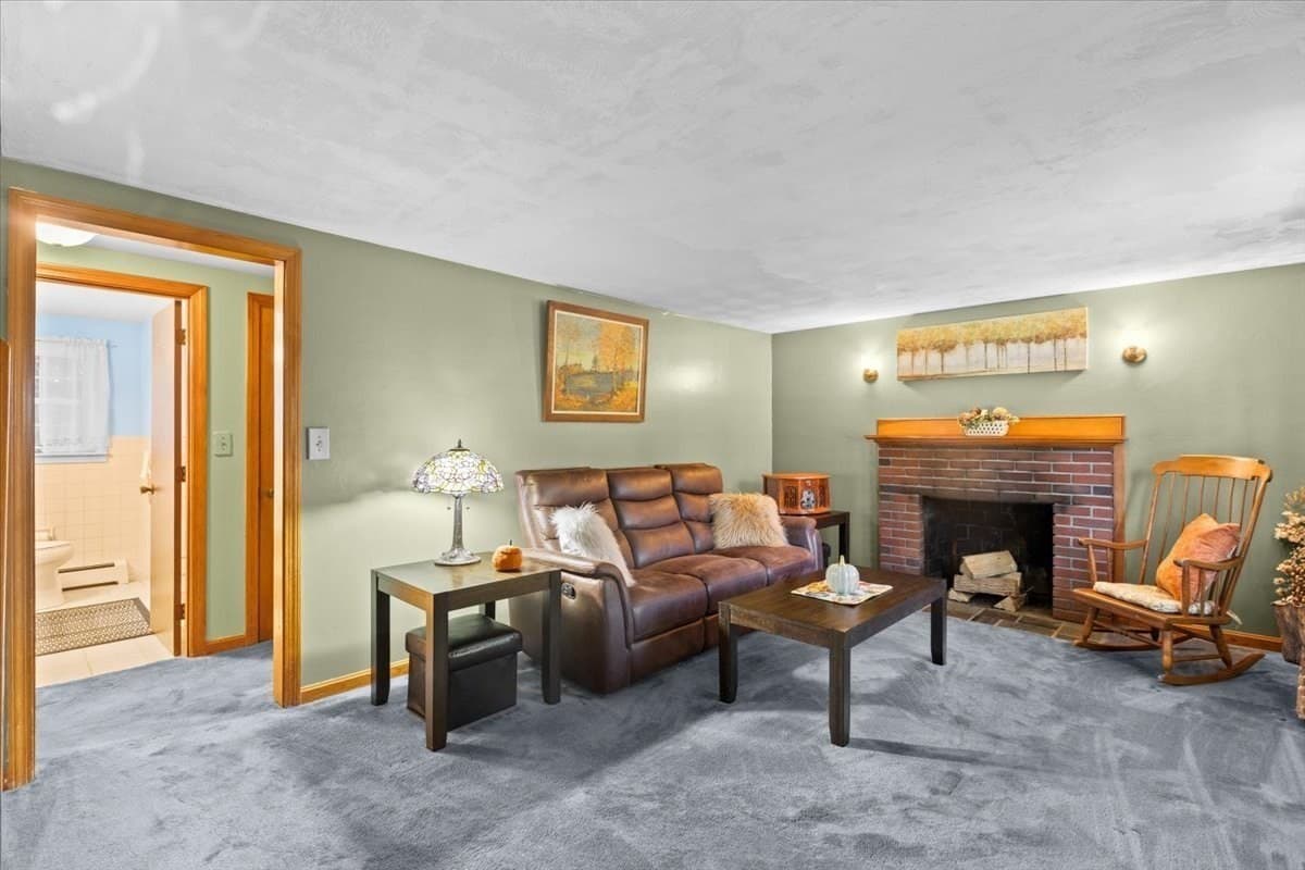 Single Family Residence at 286 Pembroke St, Kingston MA 02364, photo 16 of 42
