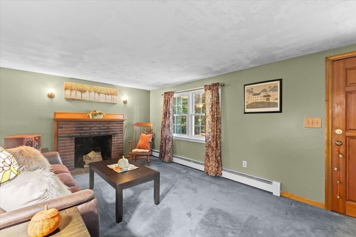 Single Family Residence at 286 Pembroke St, Kingston MA 02364, photo 15 of 42