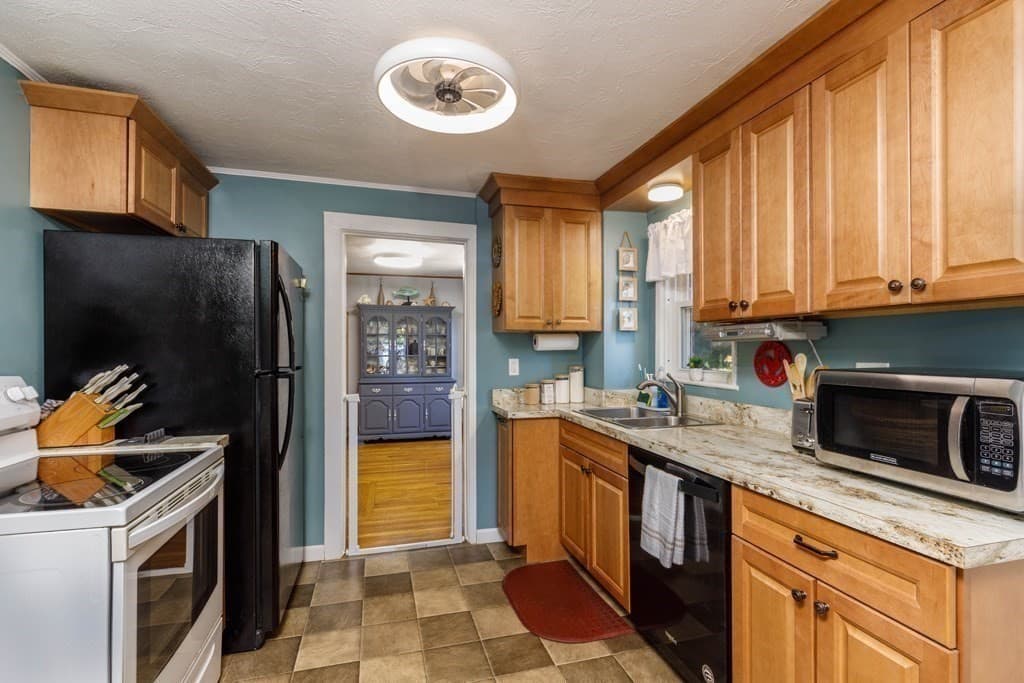 Single Family Residence at 53 Elizabeth Street, Gardner MA 01440, Gardner, photo 2 of 22