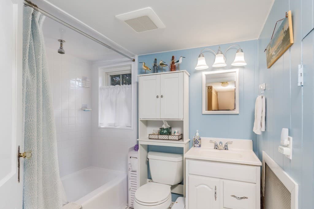 Single Family Residence at 53 Elizabeth Street, Gardner MA 01440, Gardner, photo 9 of 22