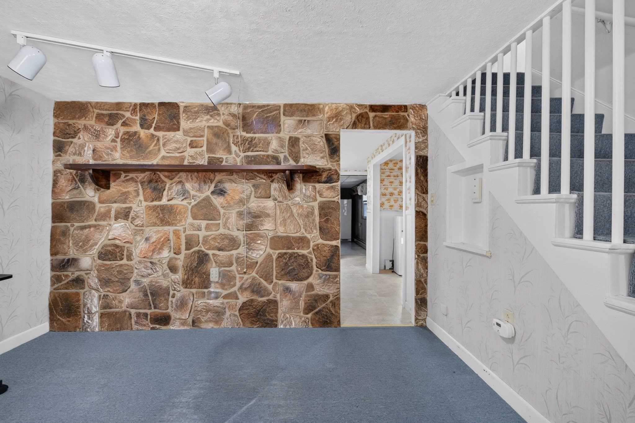 Single Family Residence at 39 Valley St, Spencer MA 01562, Spencer, photo 6 of 39