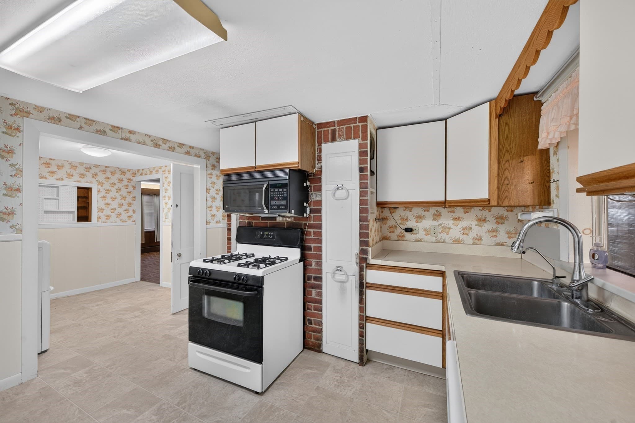 Single Family Residence at 39 Valley St, Spencer MA 01562, Spencer, photo 19 of 39