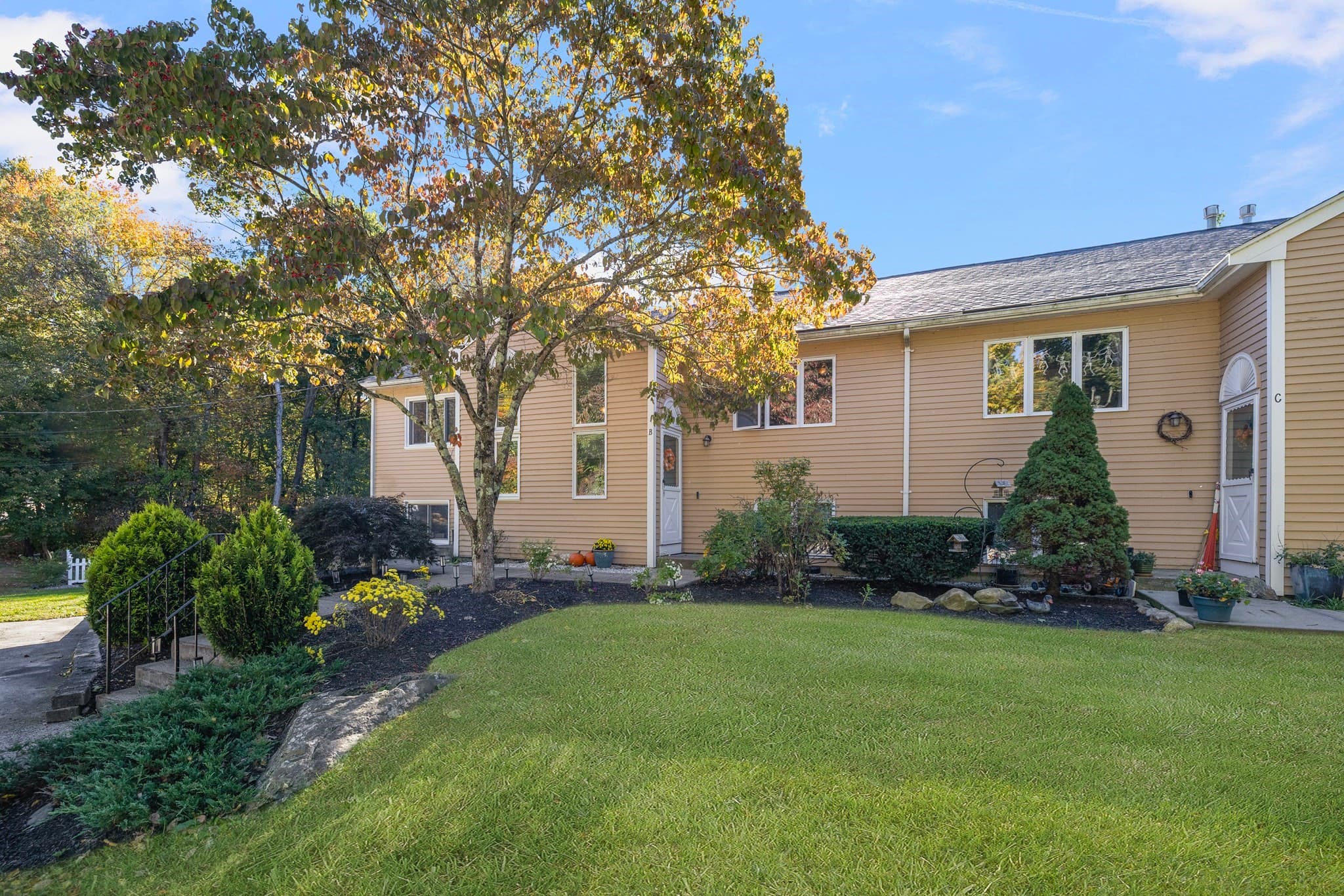 Condominium at 17 Cork Cir # B, Millville MA 01529, Millville, photo 2 of 36