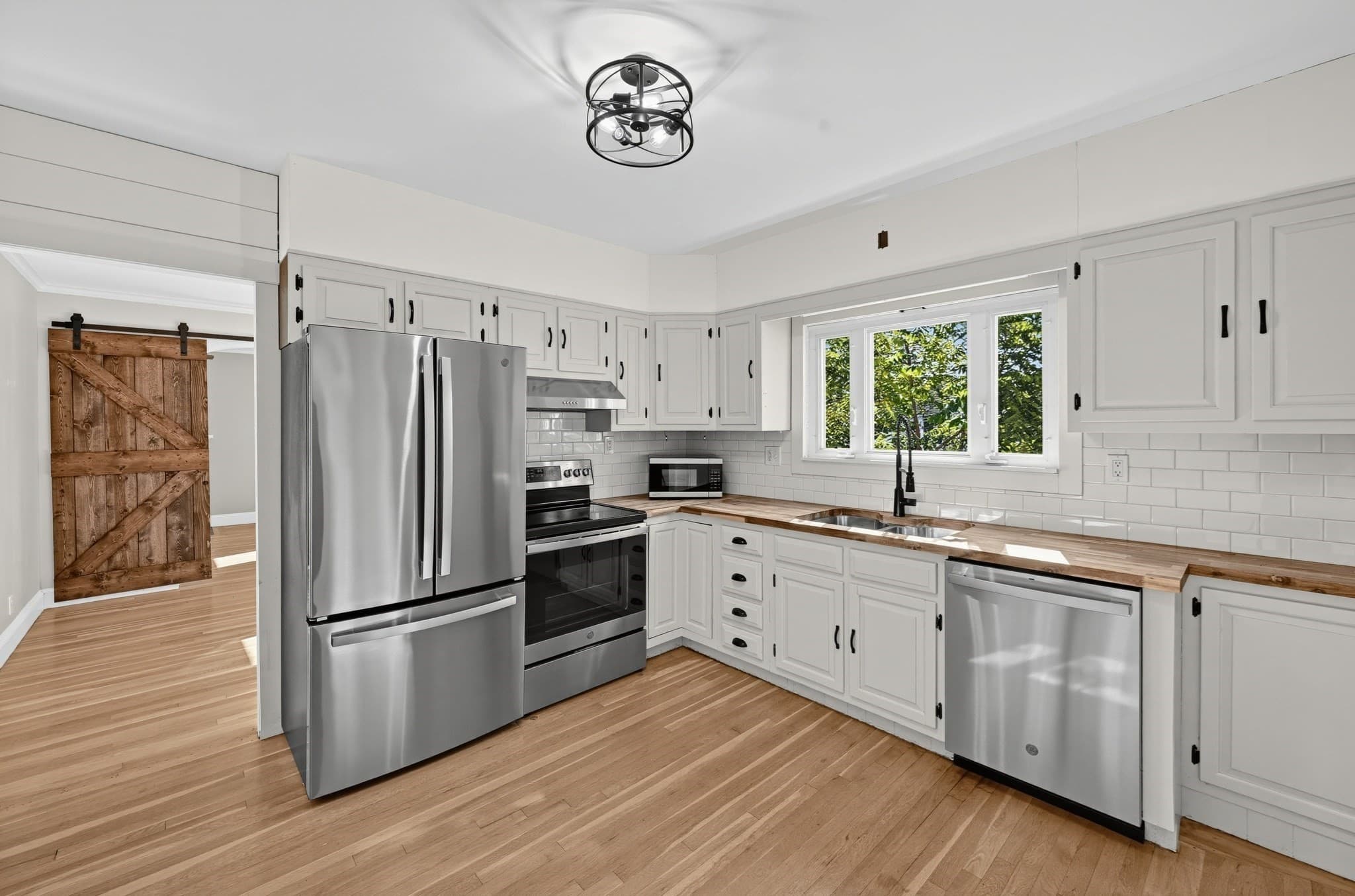 Single Family Residence at 85 Quinapoxet Ln, Worcester MA 01606, Worcester, photo 7 of 26