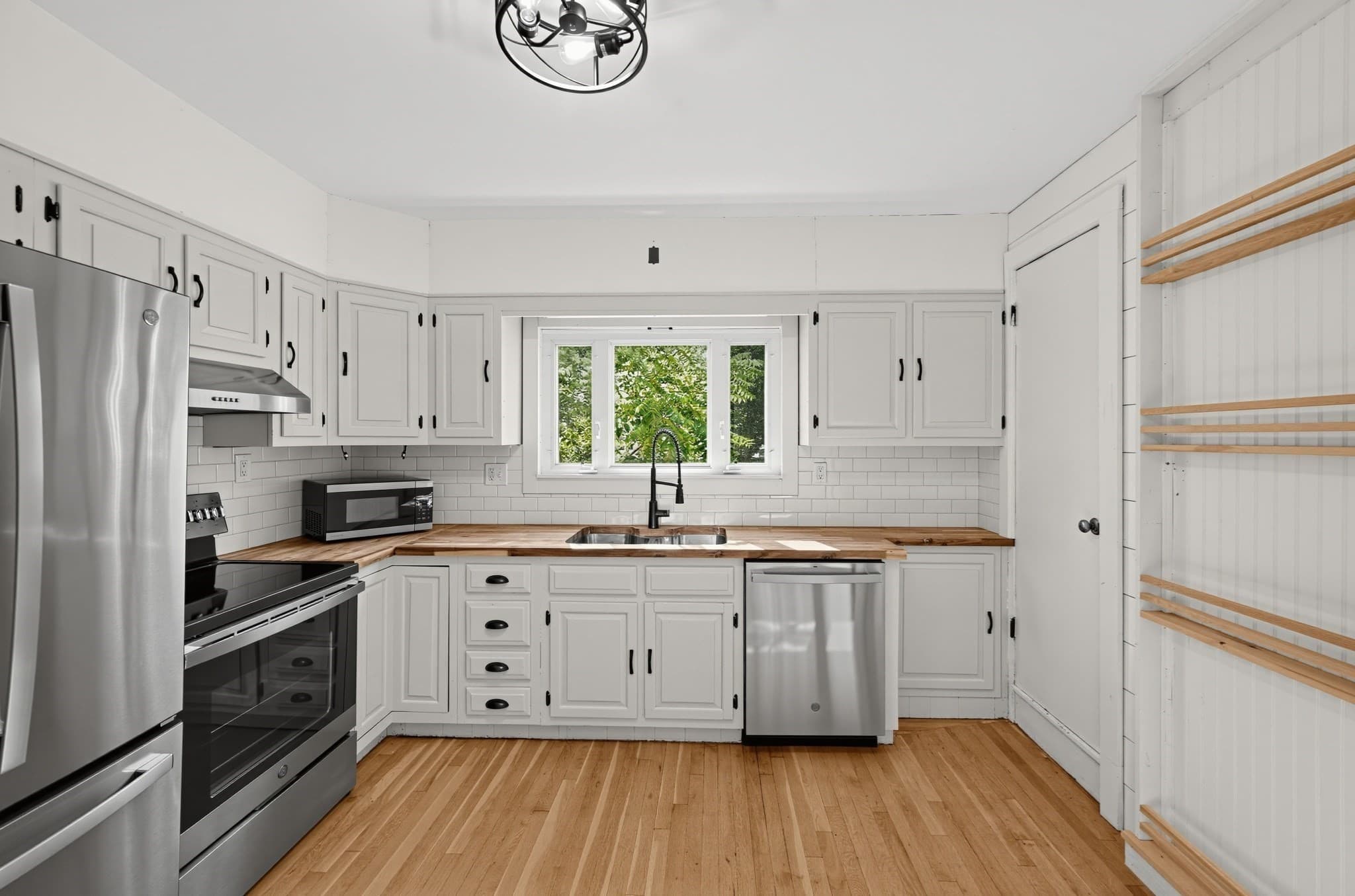 Single Family Residence at 85 Quinapoxet Ln, Worcester MA 01606, Worcester, photo 5 of 26