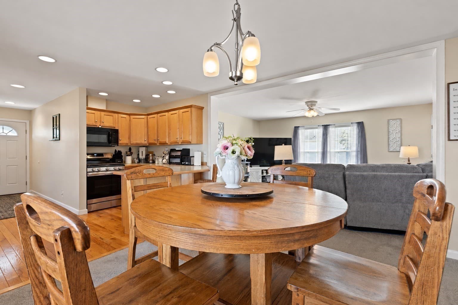 Condominium at 21 Hemlock Dr # 21, East Bridgewater MA 02333, East Bridgewater, photo 3 of 17