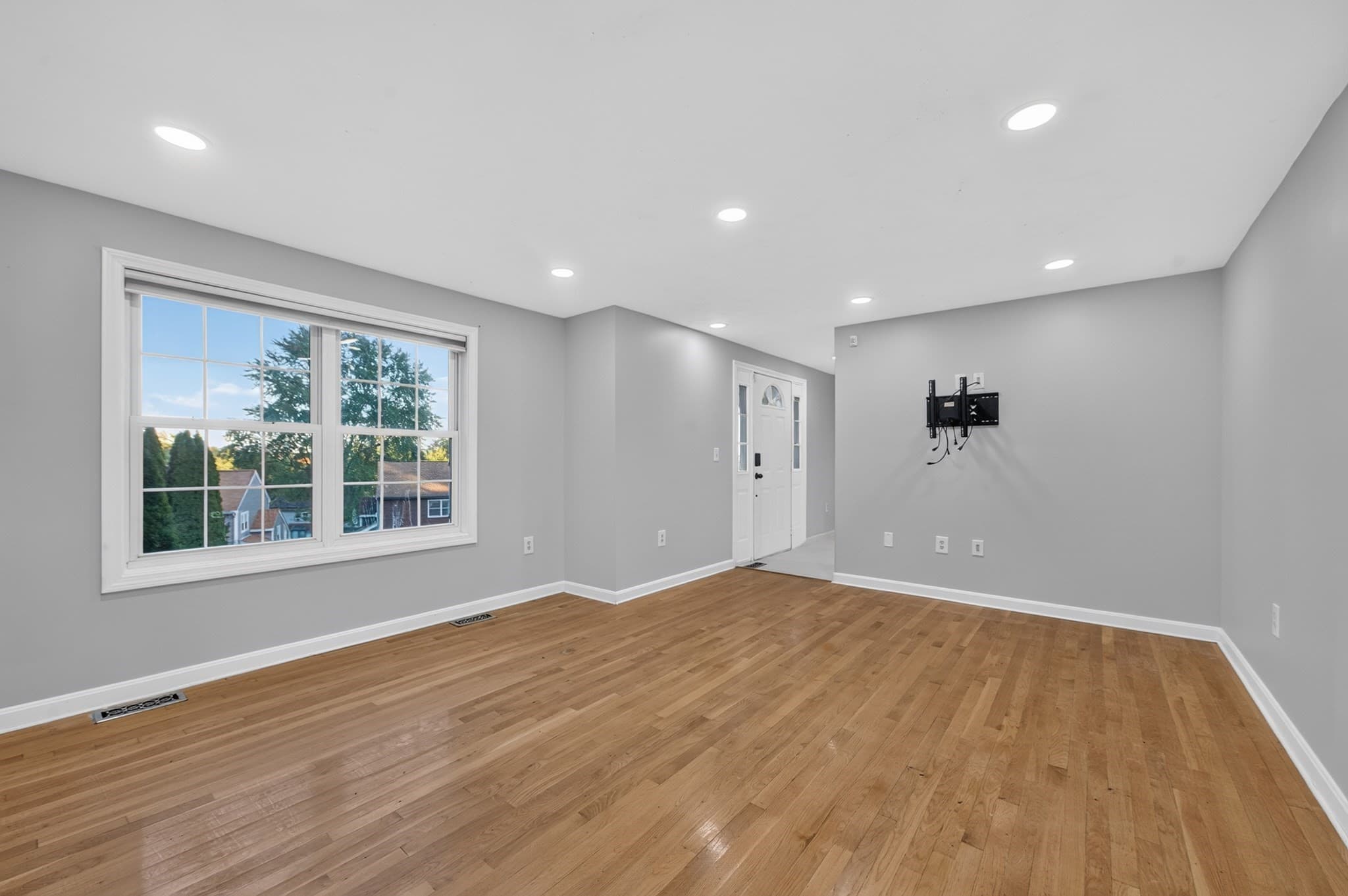 Single Family Residence at 3-A Gates Cir, Worcester MA 01603, Worcester, photo 6 of 39