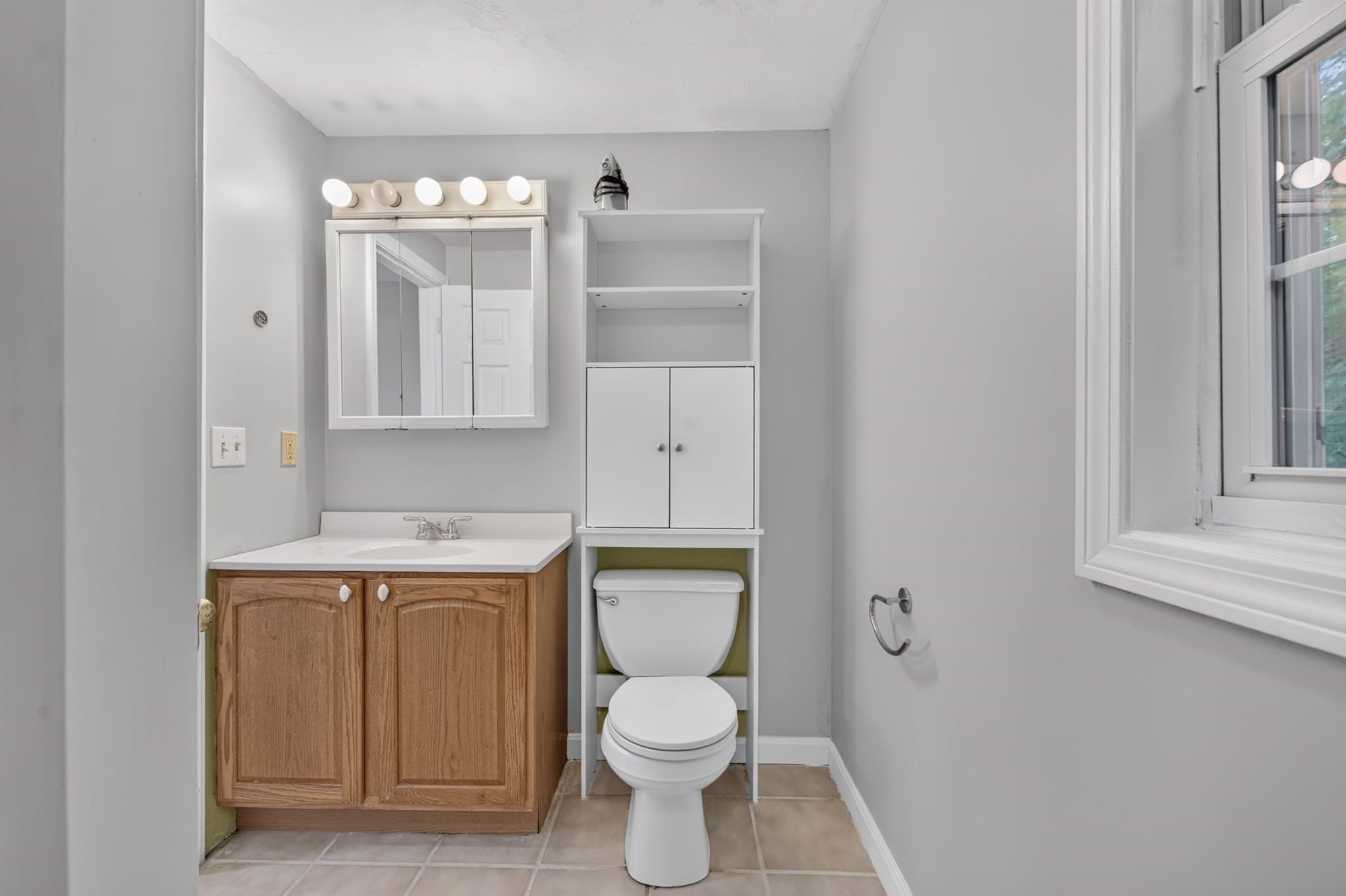 Single Family Residence at 3-A Gates Cir, Worcester MA 01603, Worcester, photo 26 of 39