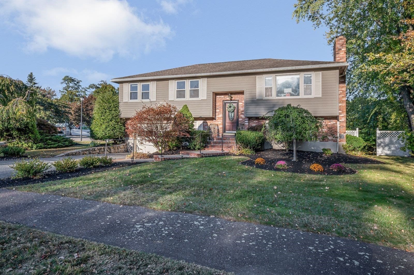 Single Family Residence at 3 Jennifer Dr, Saugus MA 01906, Saugus, photo 2 of 41
