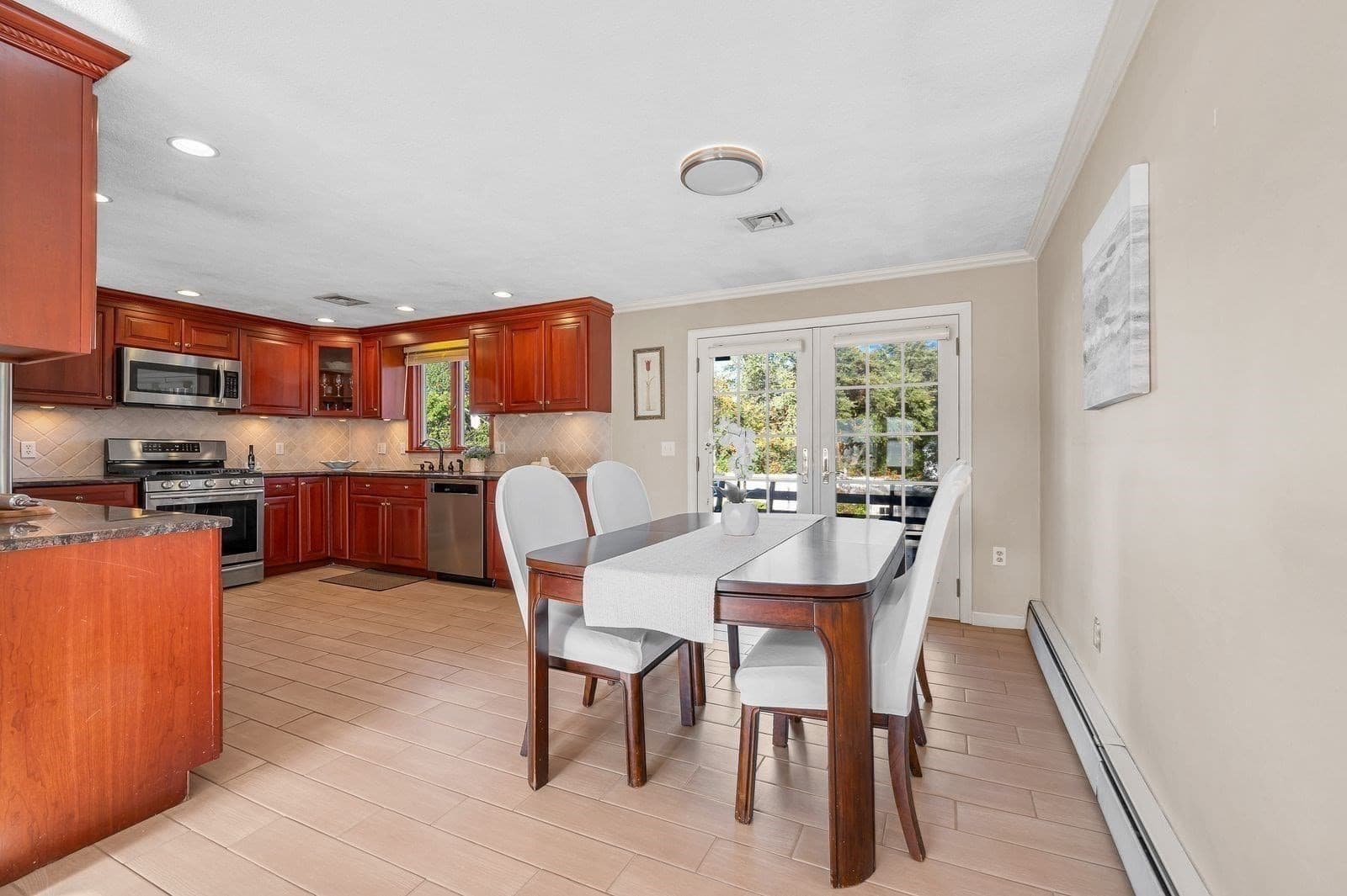 Single Family Residence at 3 Jennifer Dr, Saugus MA 01906, Saugus, photo 13 of 41