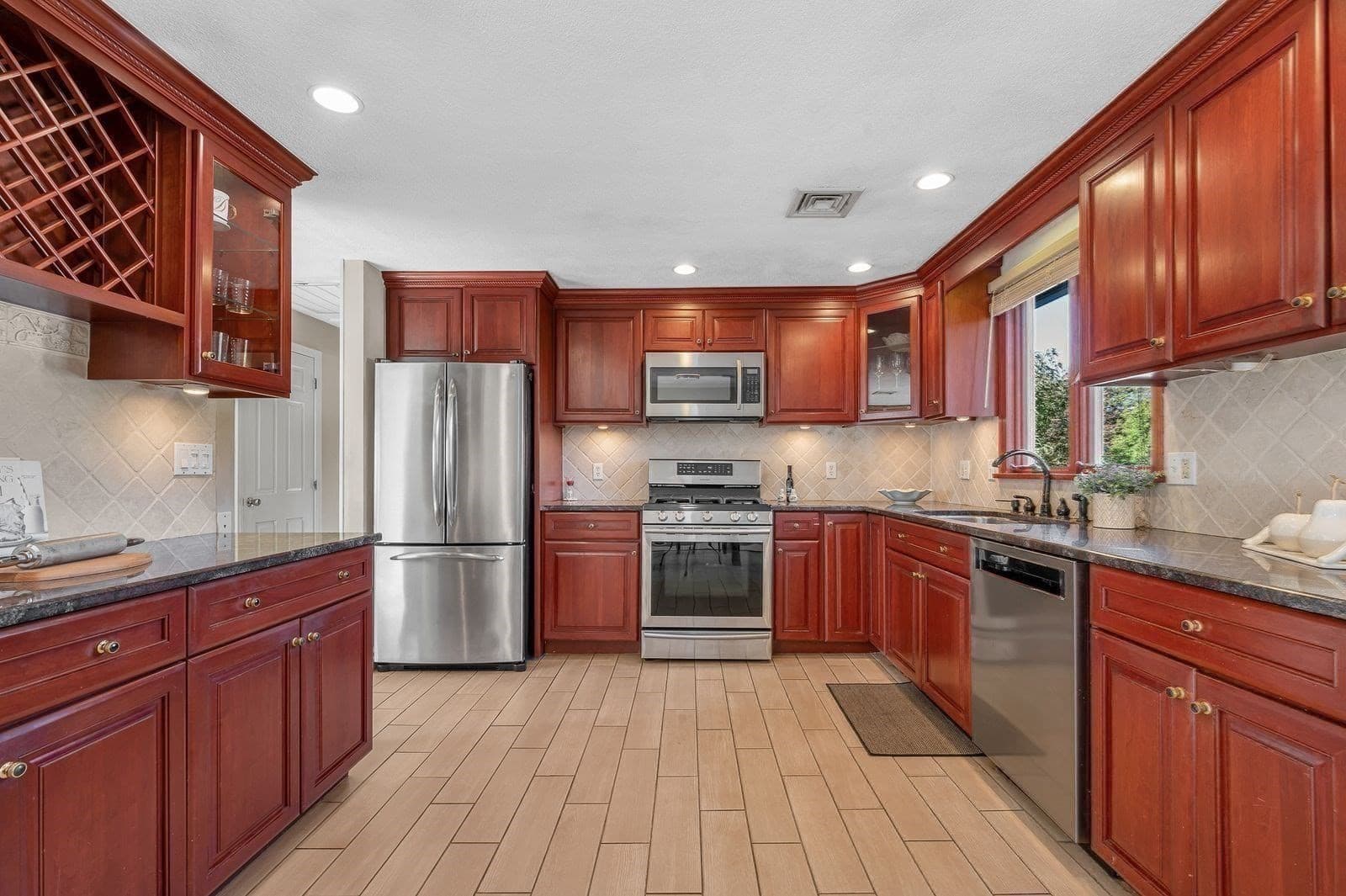 Single Family Residence at 3 Jennifer Dr, Saugus MA 01906, Saugus, photo 30 of 41