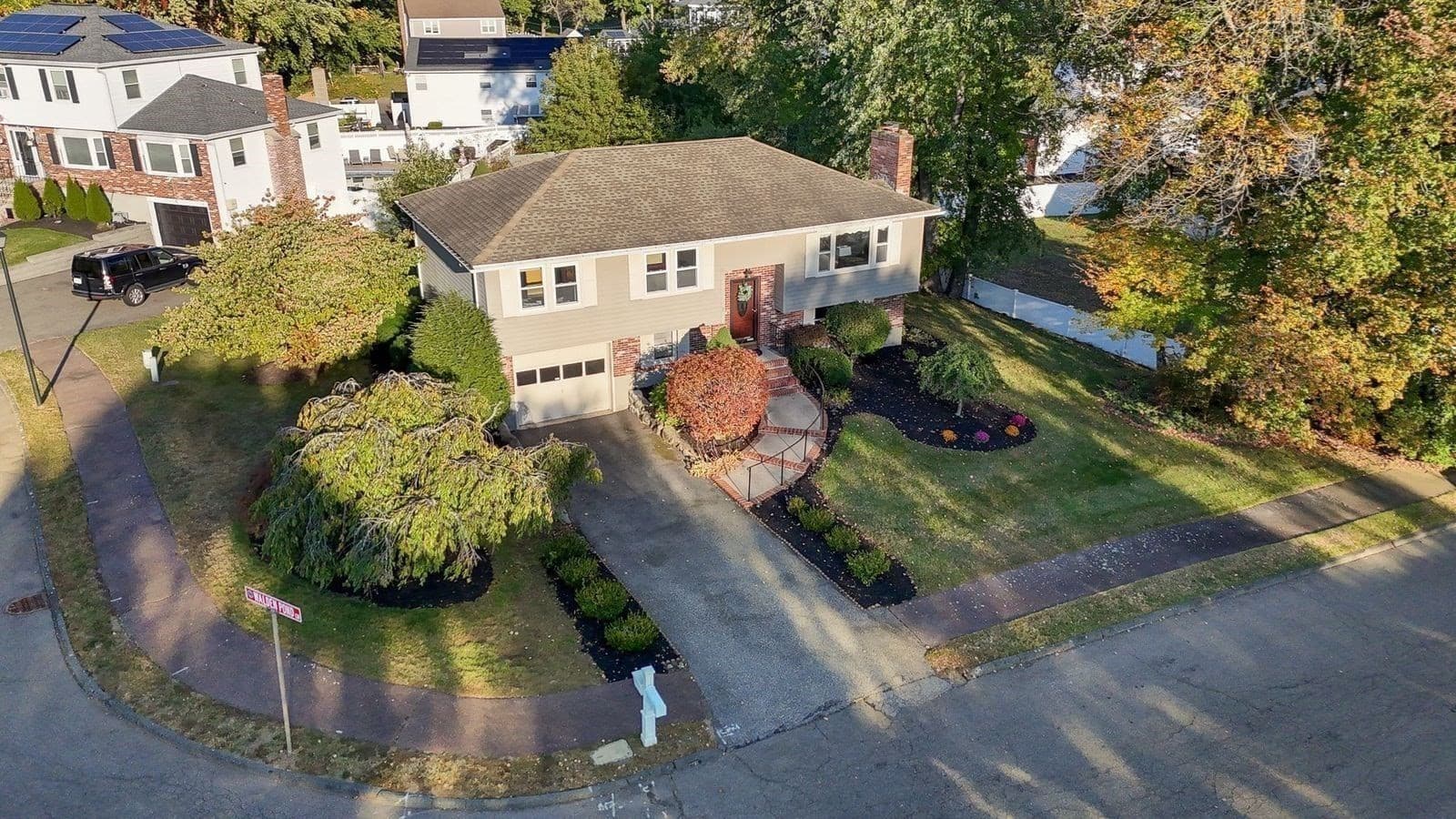Single Family Residence at 3 Jennifer Dr, Saugus MA 01906, Saugus, photo 4 of 41