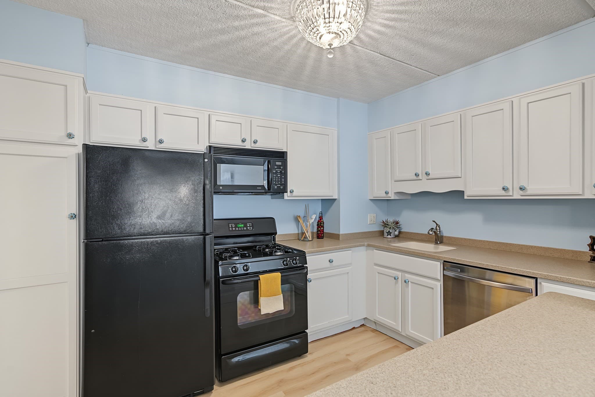 Condominium at 1500 Worcester Rd # 715, Framingham MA 01702, Framingham, photo 4 of 31