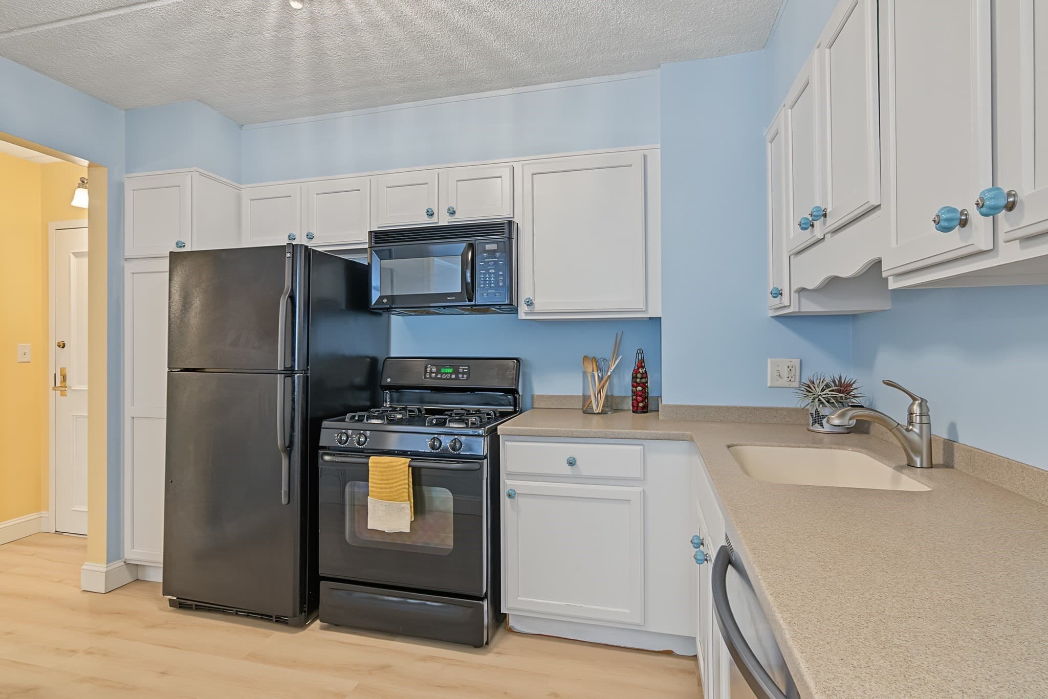 Condominium at 1500 Worcester Rd # 715, Framingham MA 01702, Framingham, photo 8 of 31