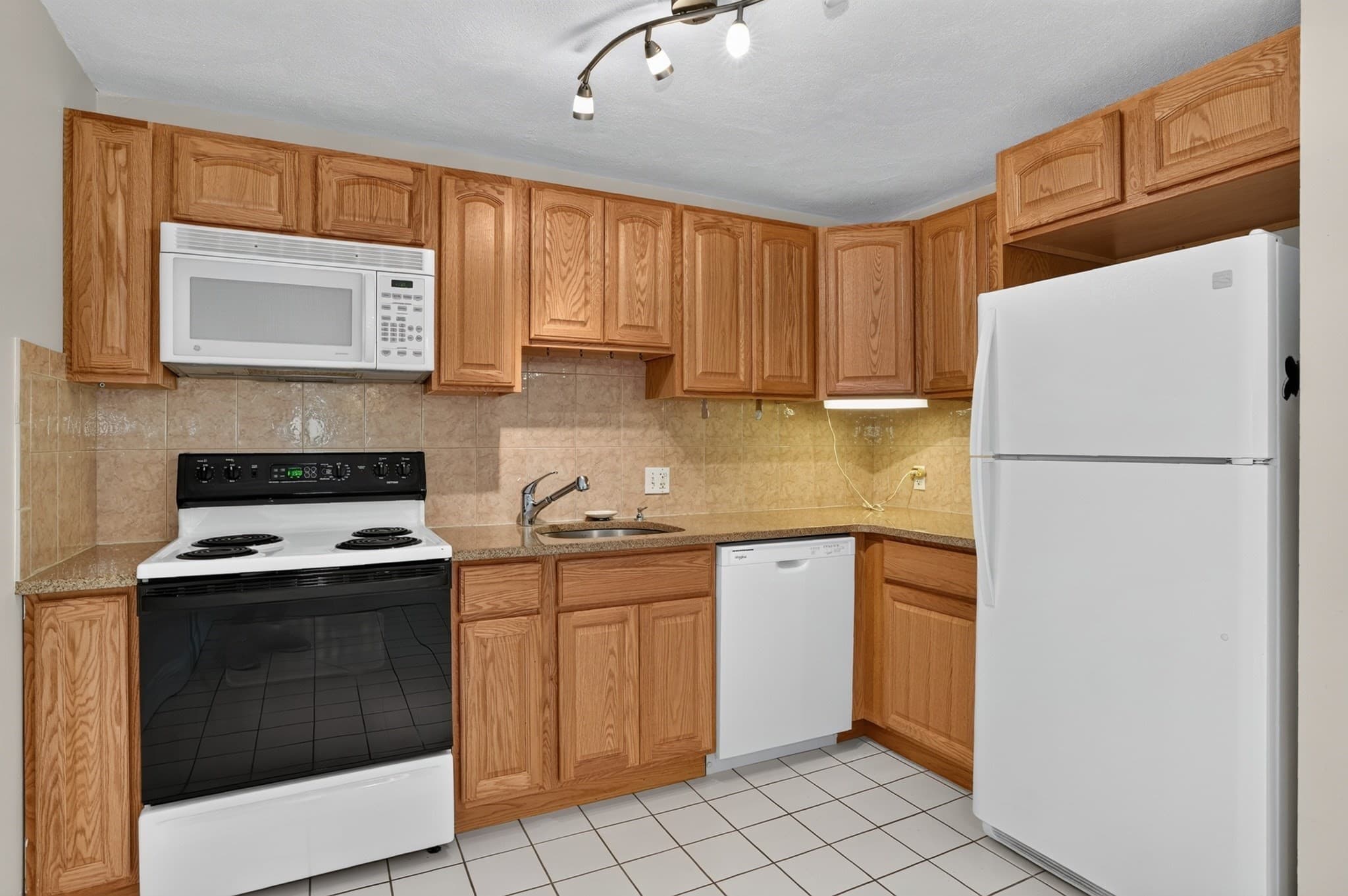 9 Davis Rd # C8, Acton MA 01720