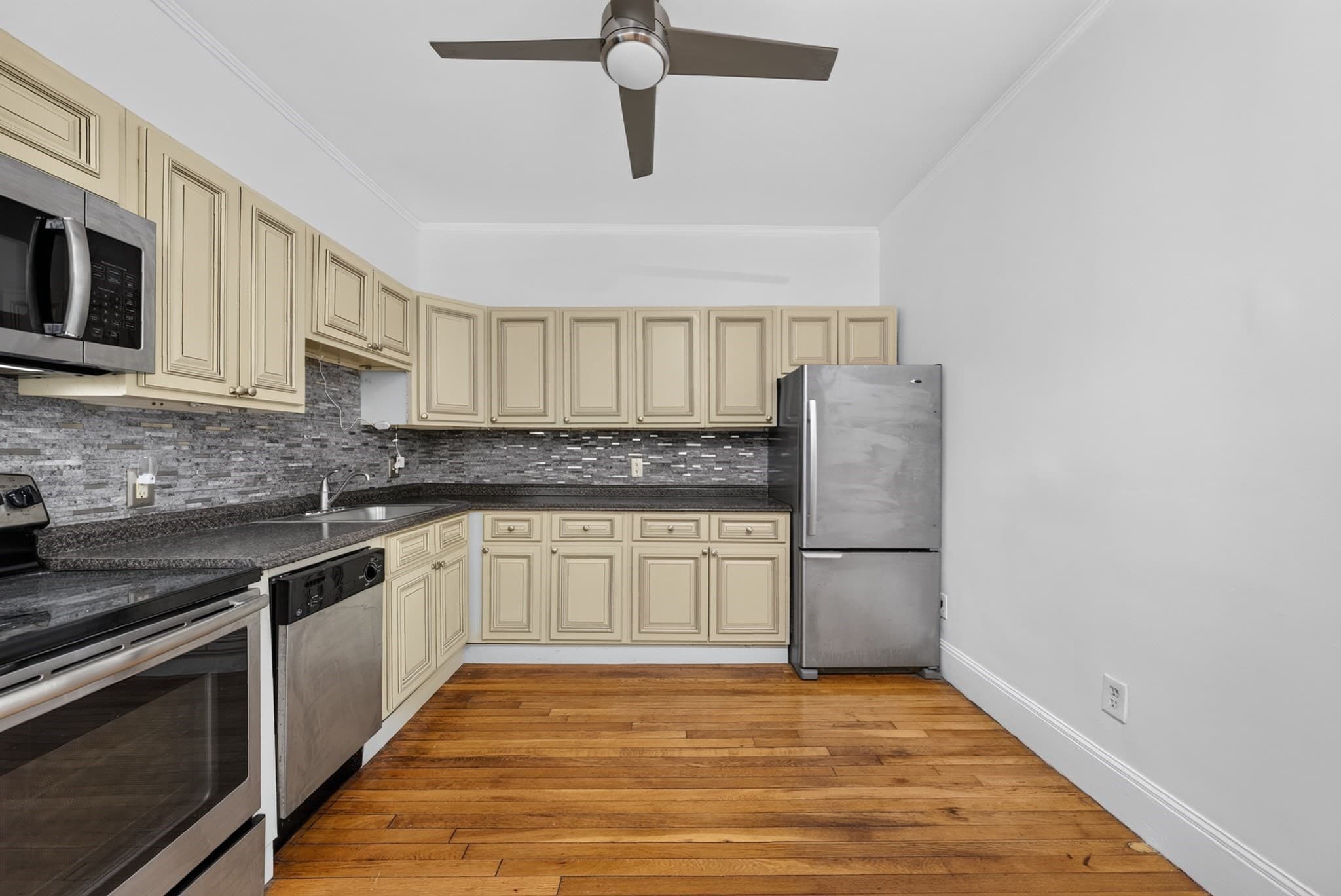 Condominium at 15 Park Vale Ave # 11, Boston MA 02134, Boston, photo 5 of 13