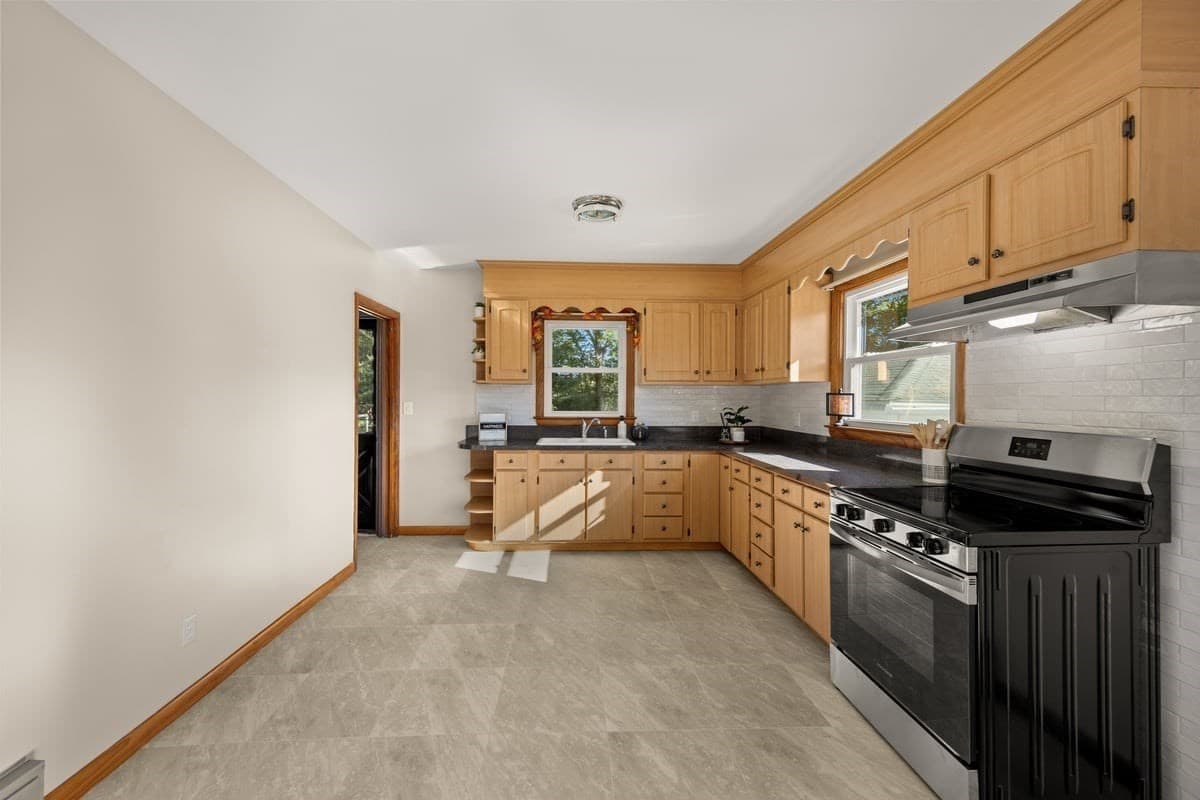 Single Family Residence at 60 Sunhill Road, Taunton MA 02780, Taunton, photo 12 of 25