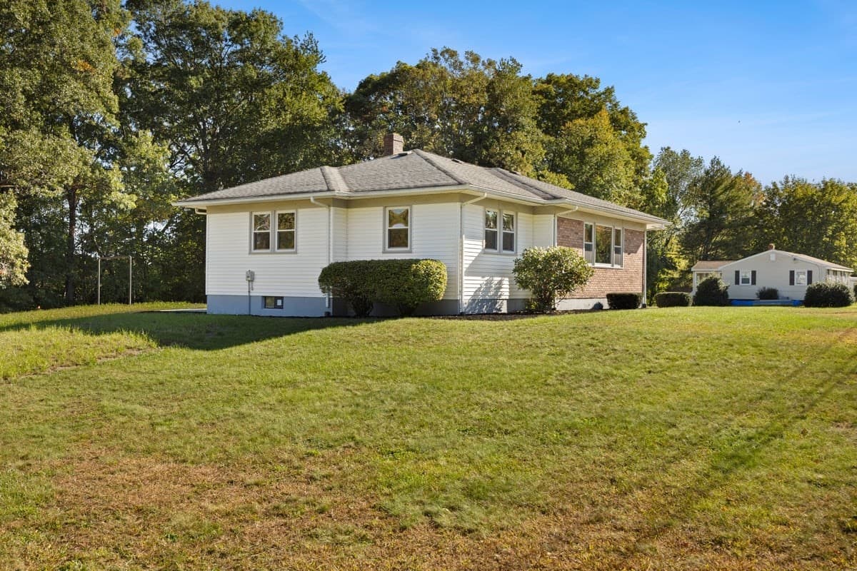 Single Family Residence at 60 Sunhill Road, Taunton MA 02780, Taunton, photo 4 of 25