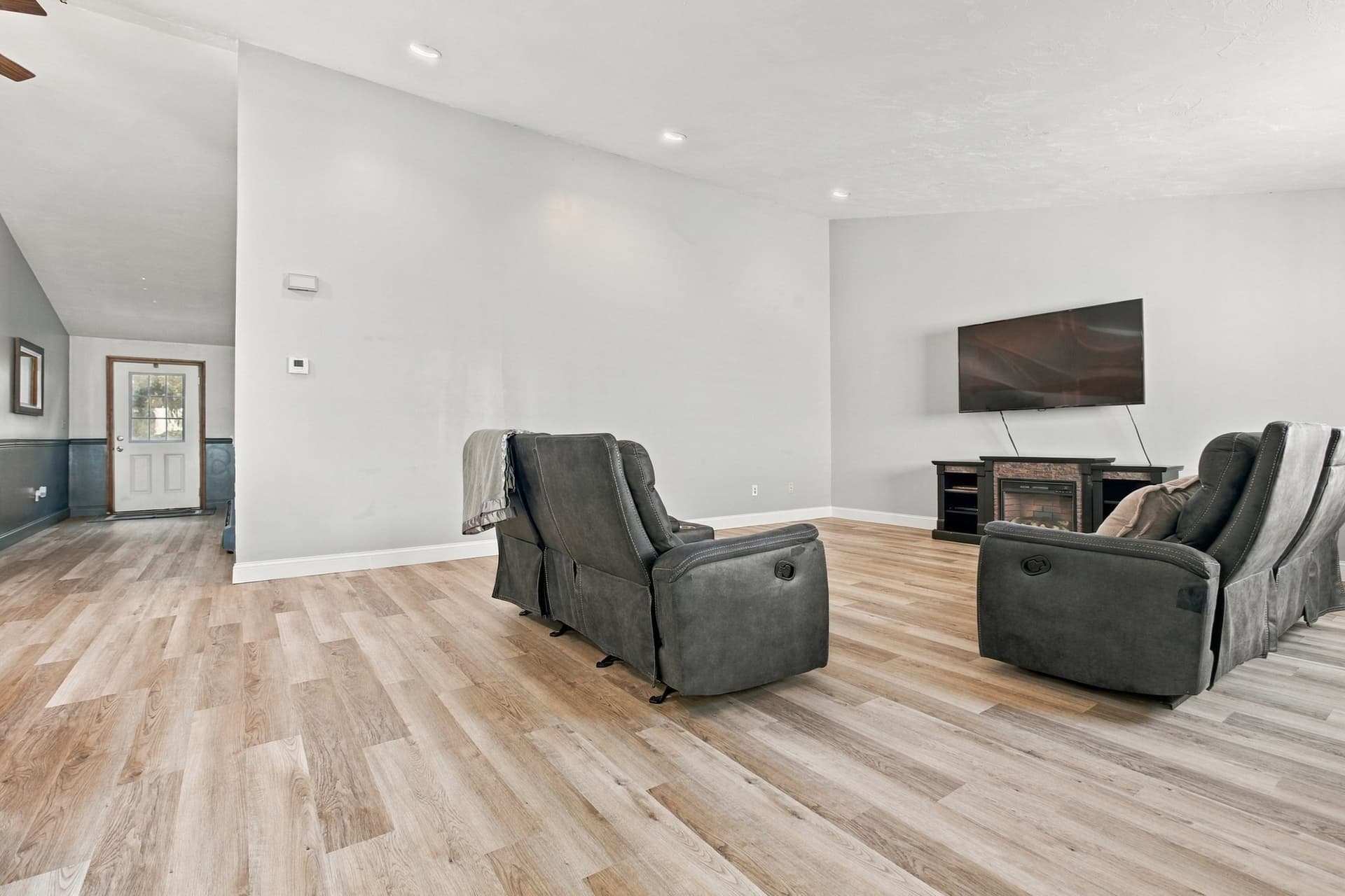 48 Lovering St # 8, Medway MA 02053