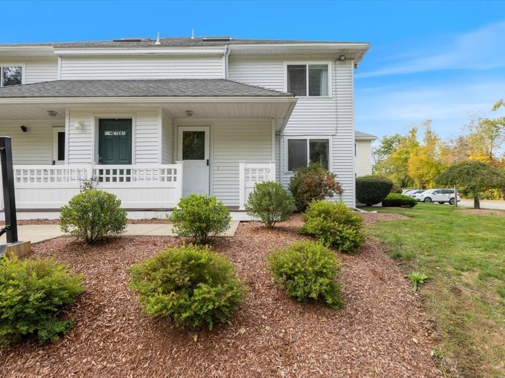 Condominium at 360 Littleton Rd # F2, Chelmsford MA 01824, Chelmsford, photo 2 of 40