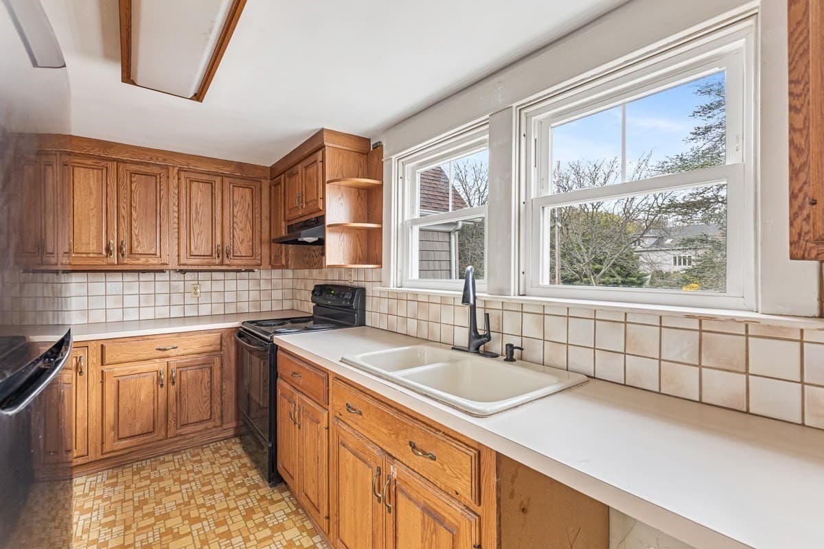Single Family Residence at 1292 Riverside Ave, Somerset MA 02726, Somerset, photo 7 of 42