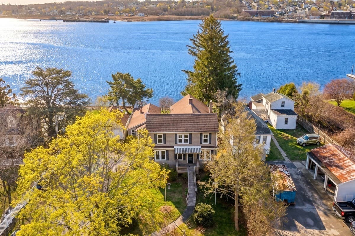 1292 Riverside Ave, Somerset MA 02726