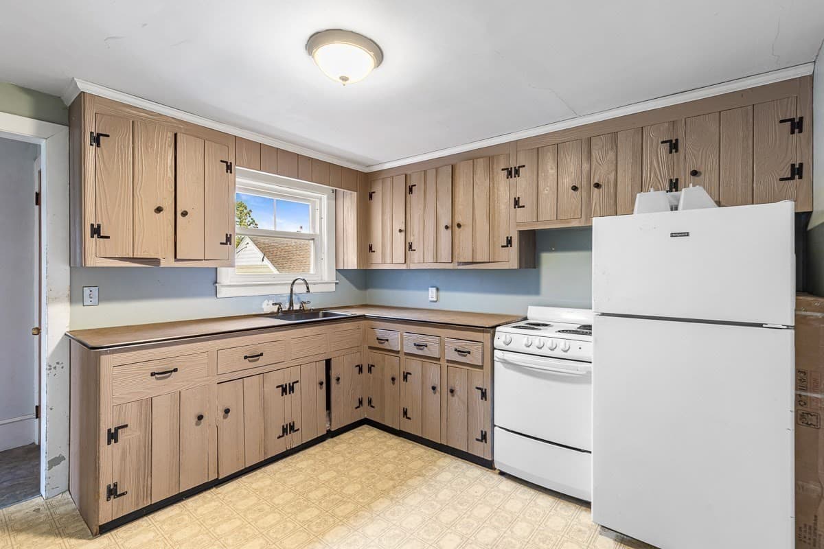 Single Family Residence at 1292 Riverside Ave, Somerset MA 02726, Somerset, photo 11 of 42