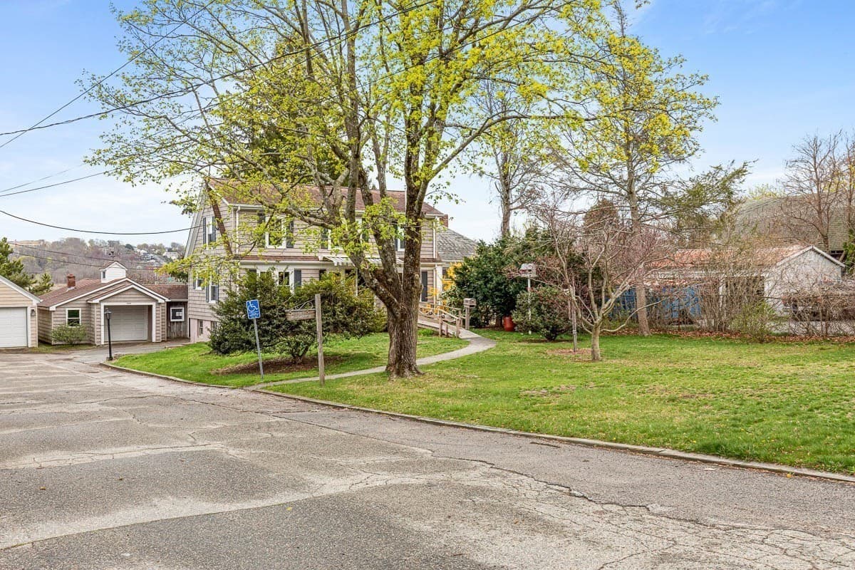 Single Family Residence at 1292 Riverside Ave, Somerset MA 02726, Somerset, photo 4 of 42