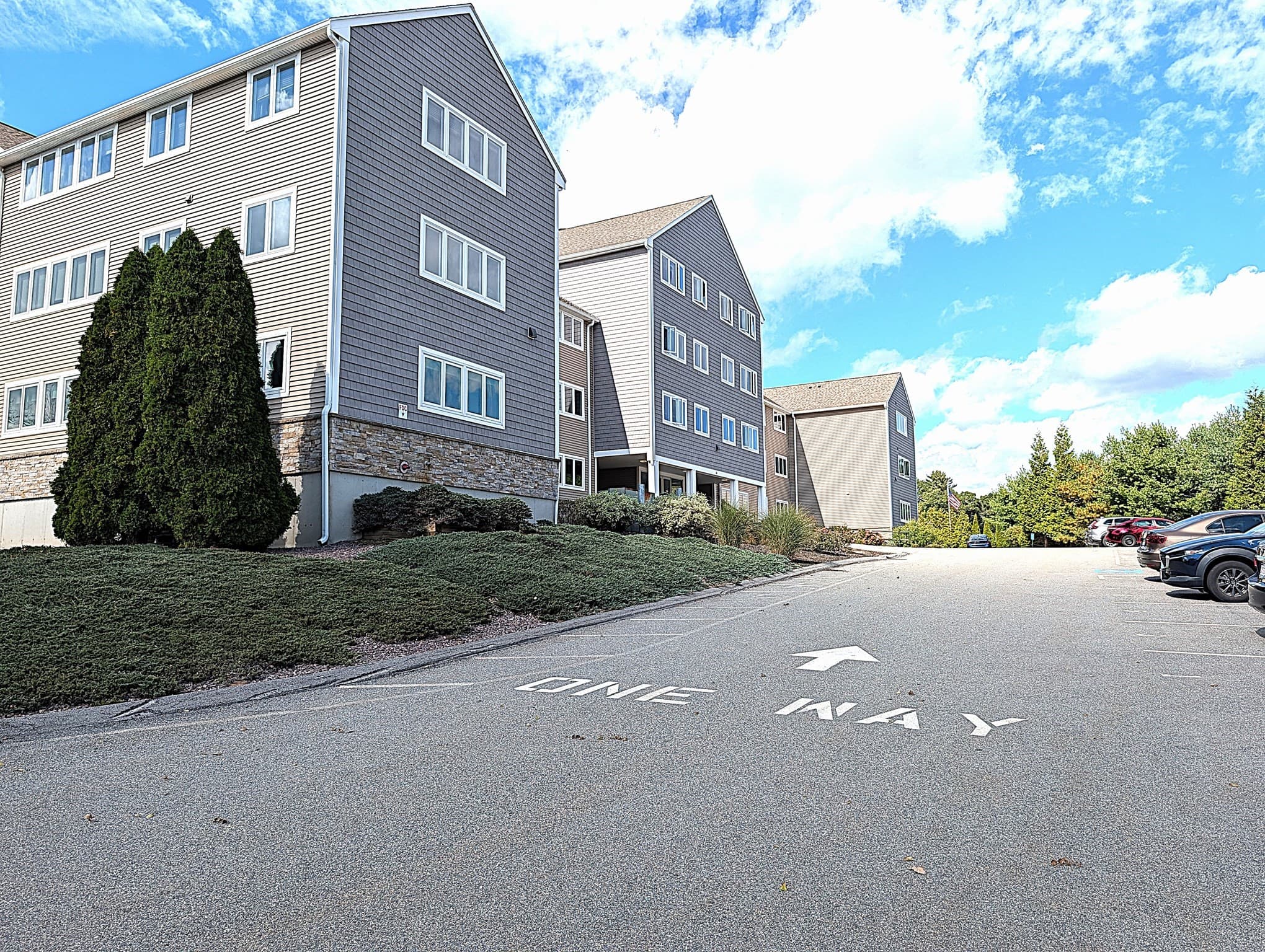 Condominium at 36 Dunham Rd # 402, Beverly MA 01915, Beverly, photo 6 of 42