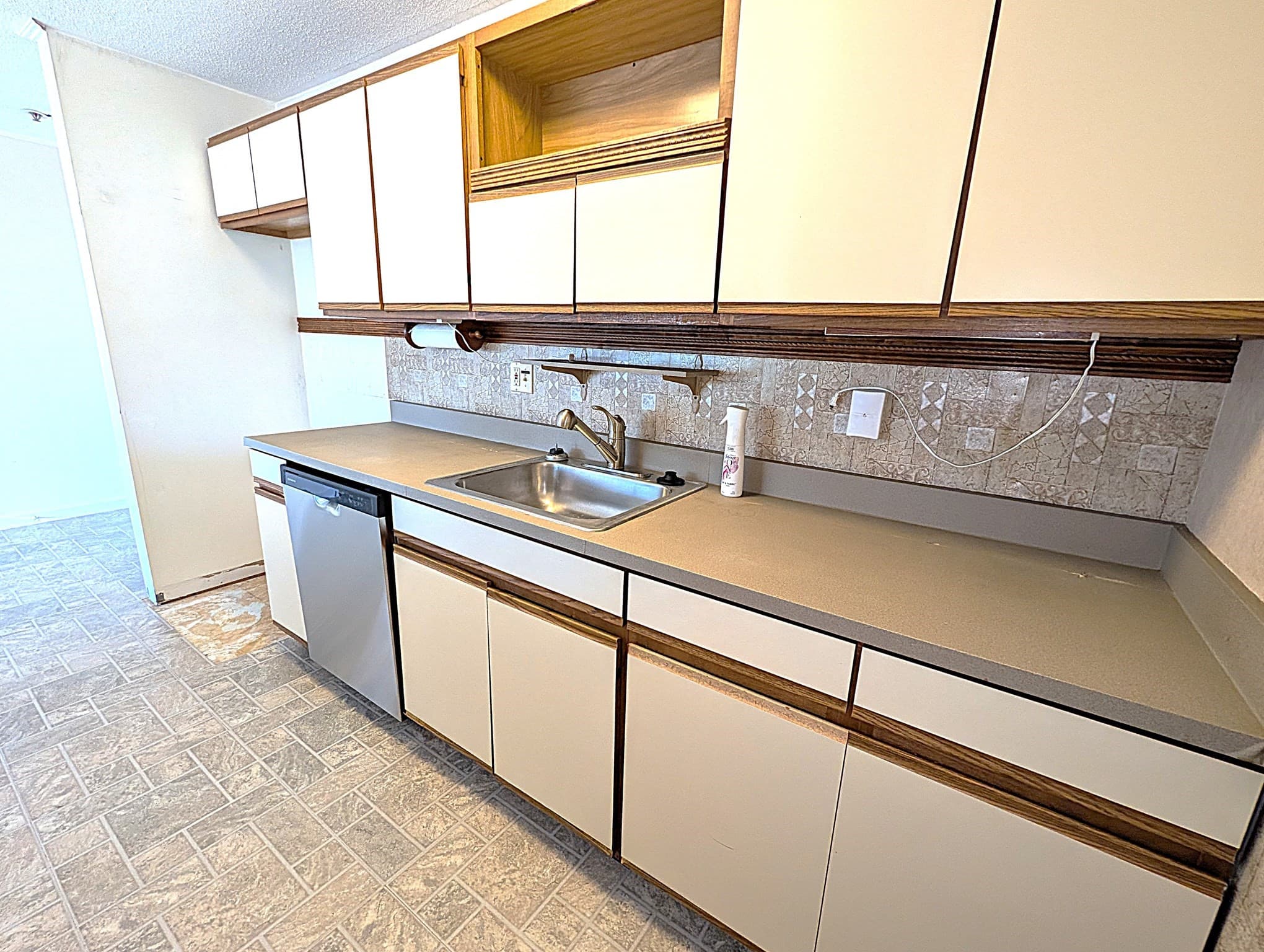 Condominium at 36 Dunham Rd # 402, Beverly MA 01915, Beverly, photo 13 of 42