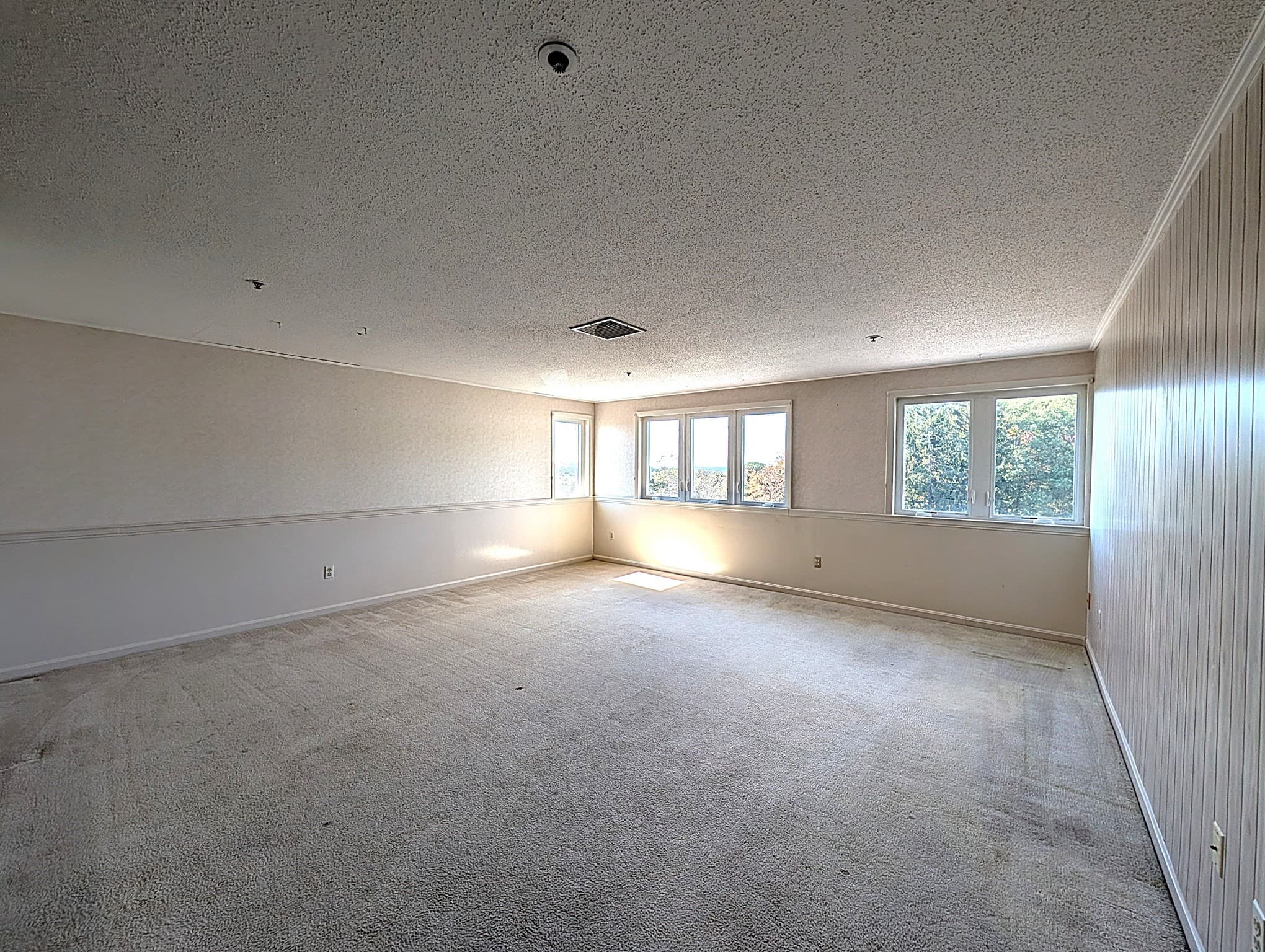 Condominium at 36 Dunham Rd # 402, Beverly MA 01915, Beverly, photo 19 of 42