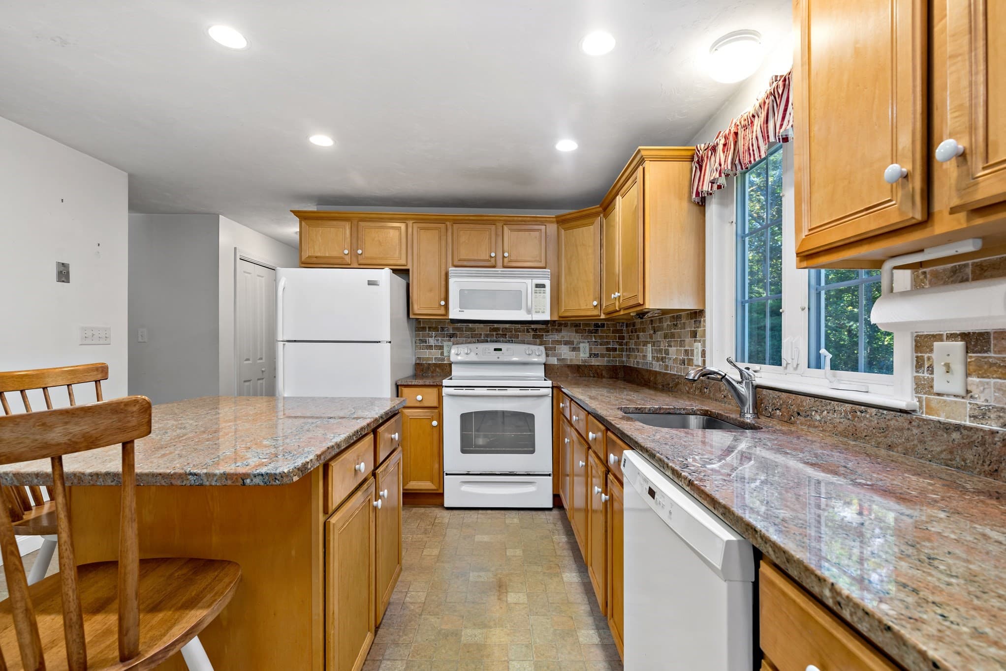 Single Family Residence at 12 Wildwood Rd, Plymouth MA 02360, Plymouth, photo 22 of 41