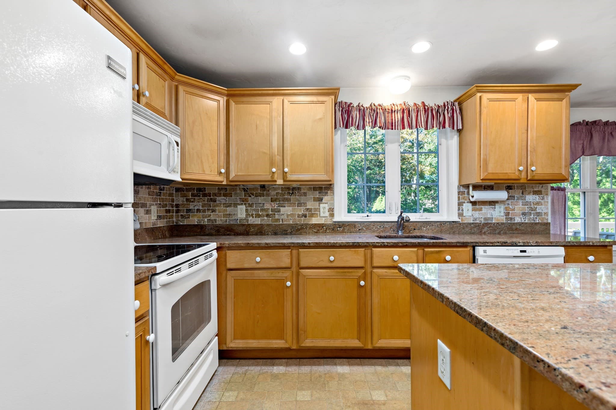 Single Family Residence at 12 Wildwood Rd, Plymouth MA 02360, Plymouth, photo 24 of 41