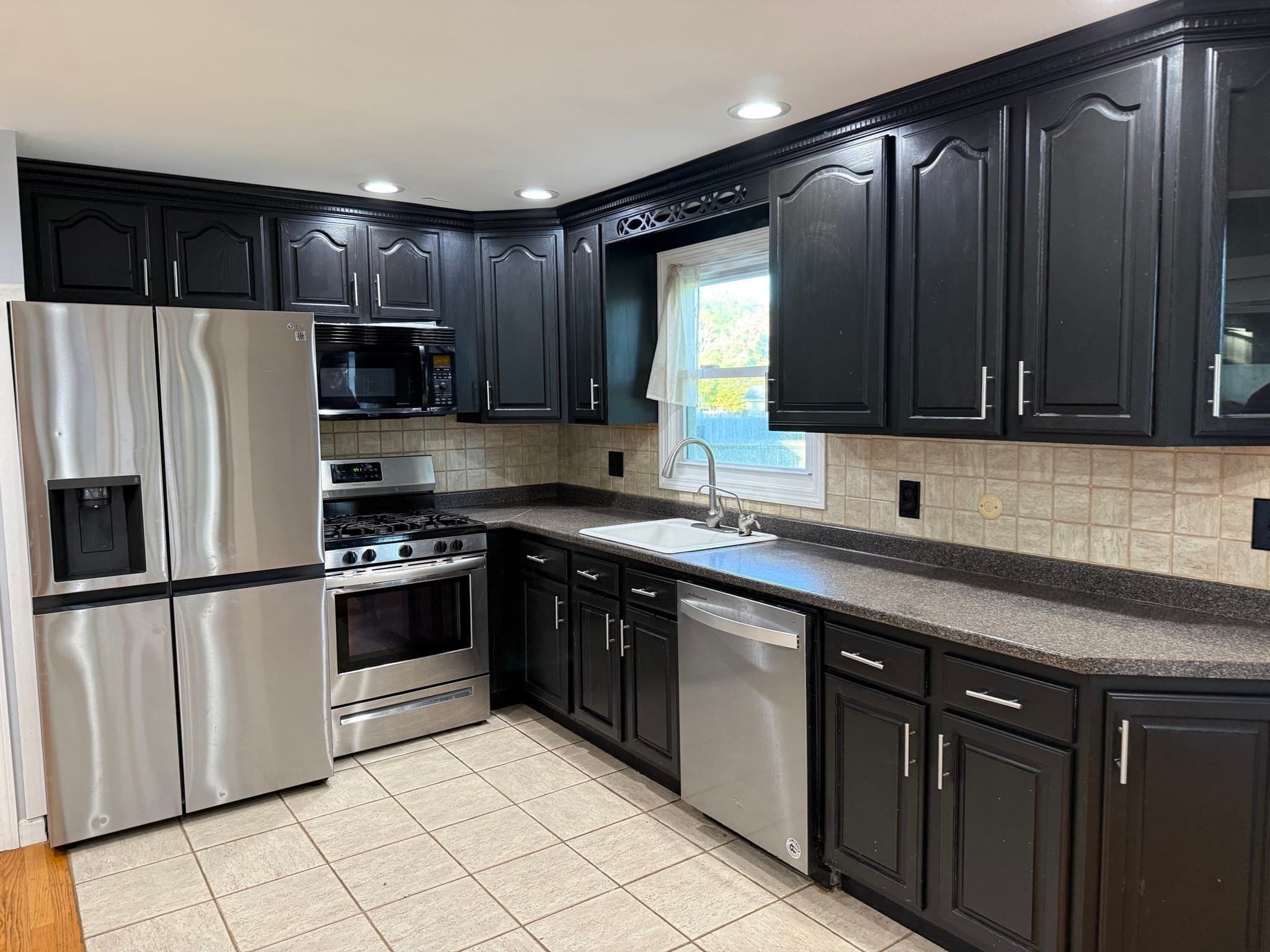 Single Family Residence at 19 Bassett Ave, Westport MA 02790, Westport, photo 4 of 27